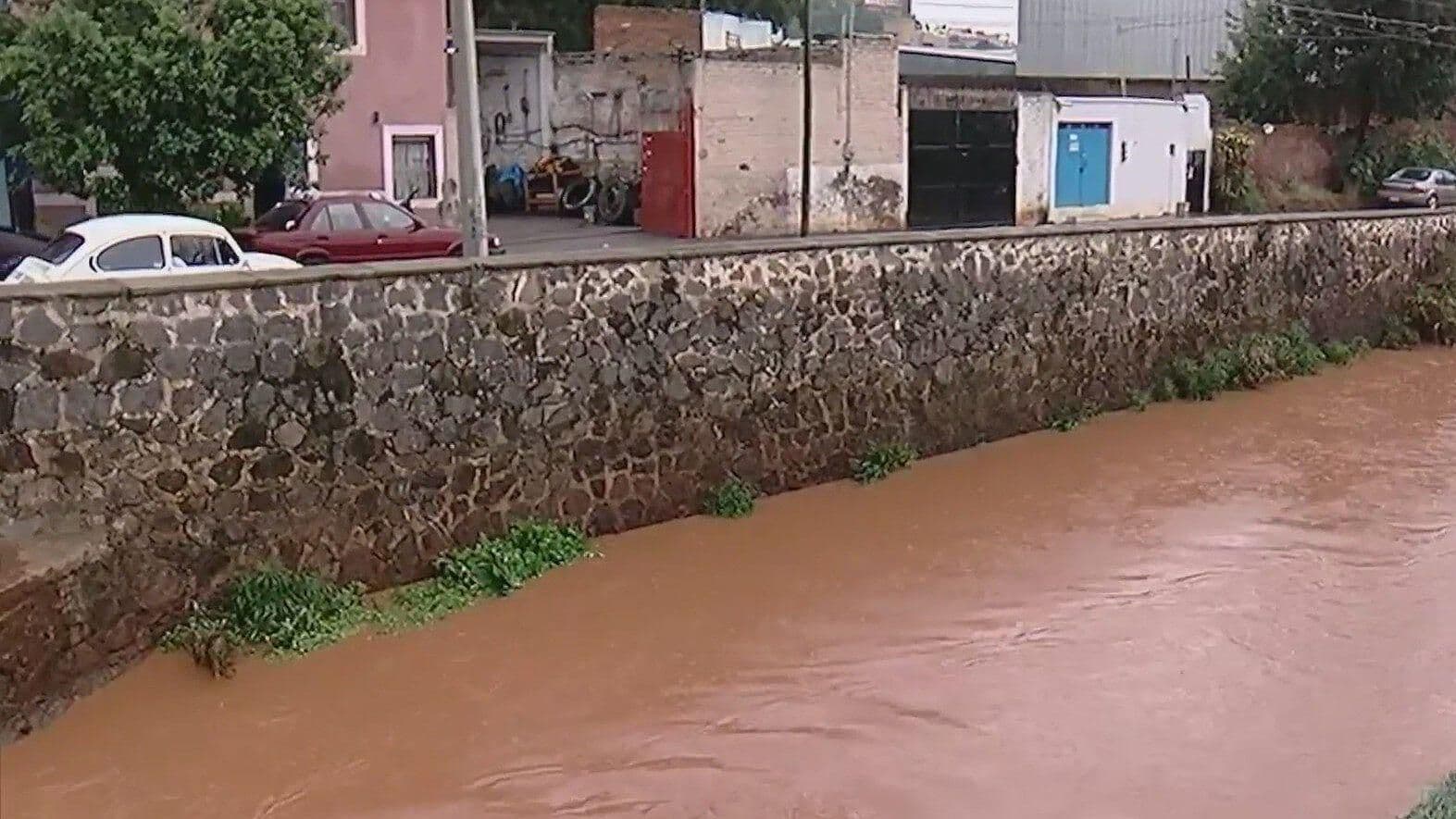 Tormenta en Tepatitlán Provoca Inundación y Arrastre de Motociclista