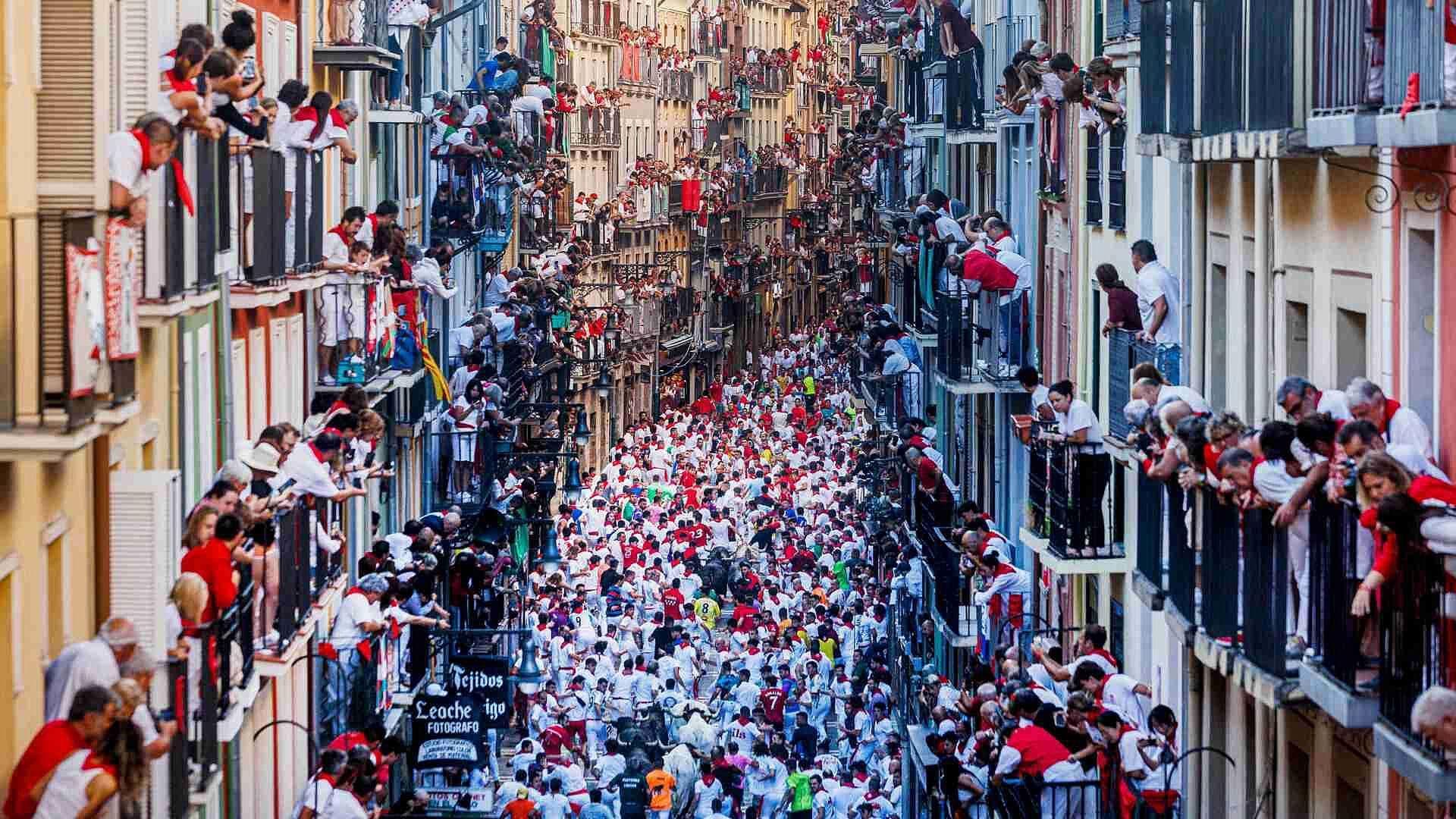 Fiestas de San Fermín Dejan 5 Heridos en Pamplona, España