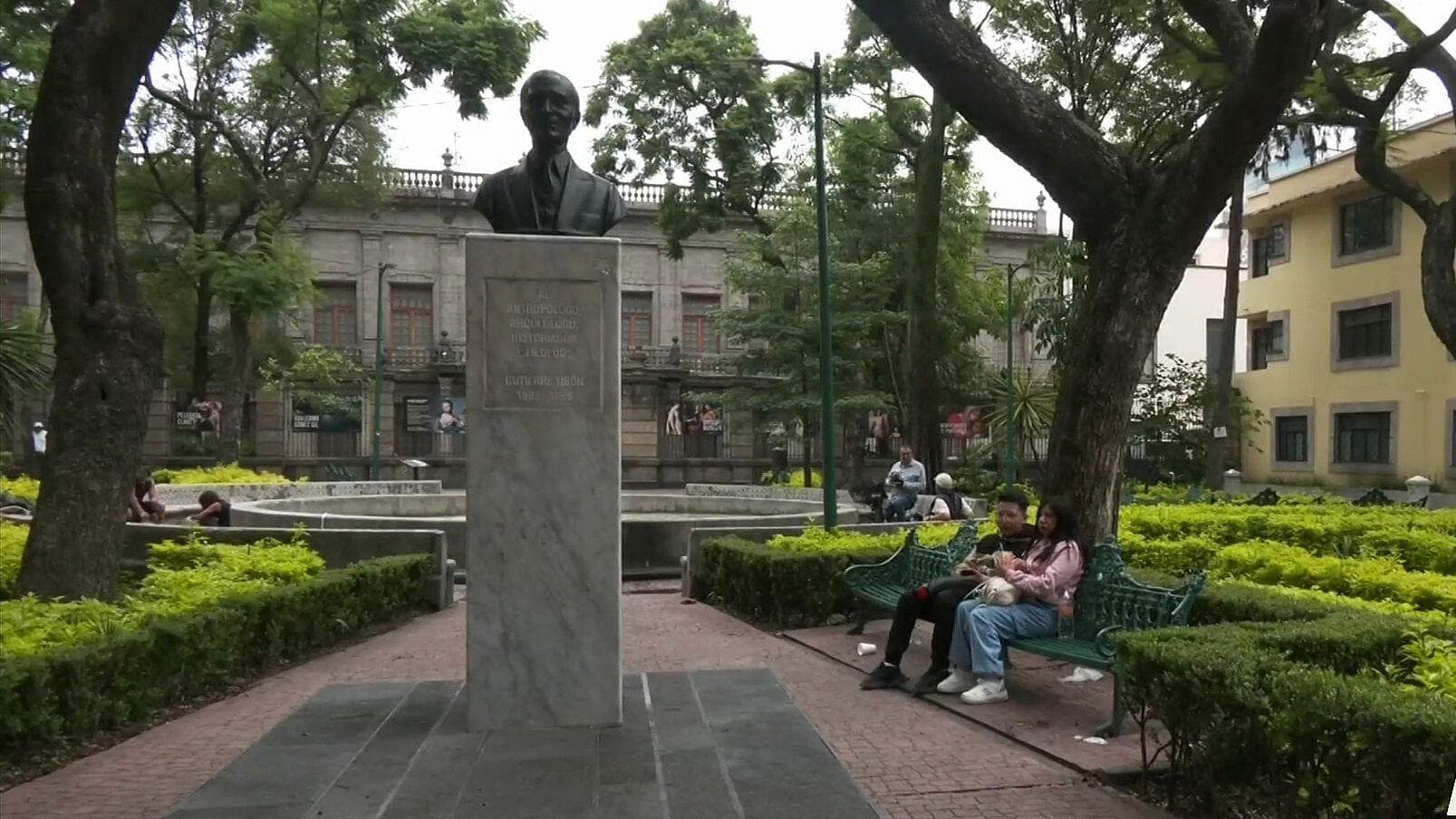 Adiós al ‘Che’ Guevara y a Fidel Castro: Quitan sus Estatuas de Jardín Tabacalera