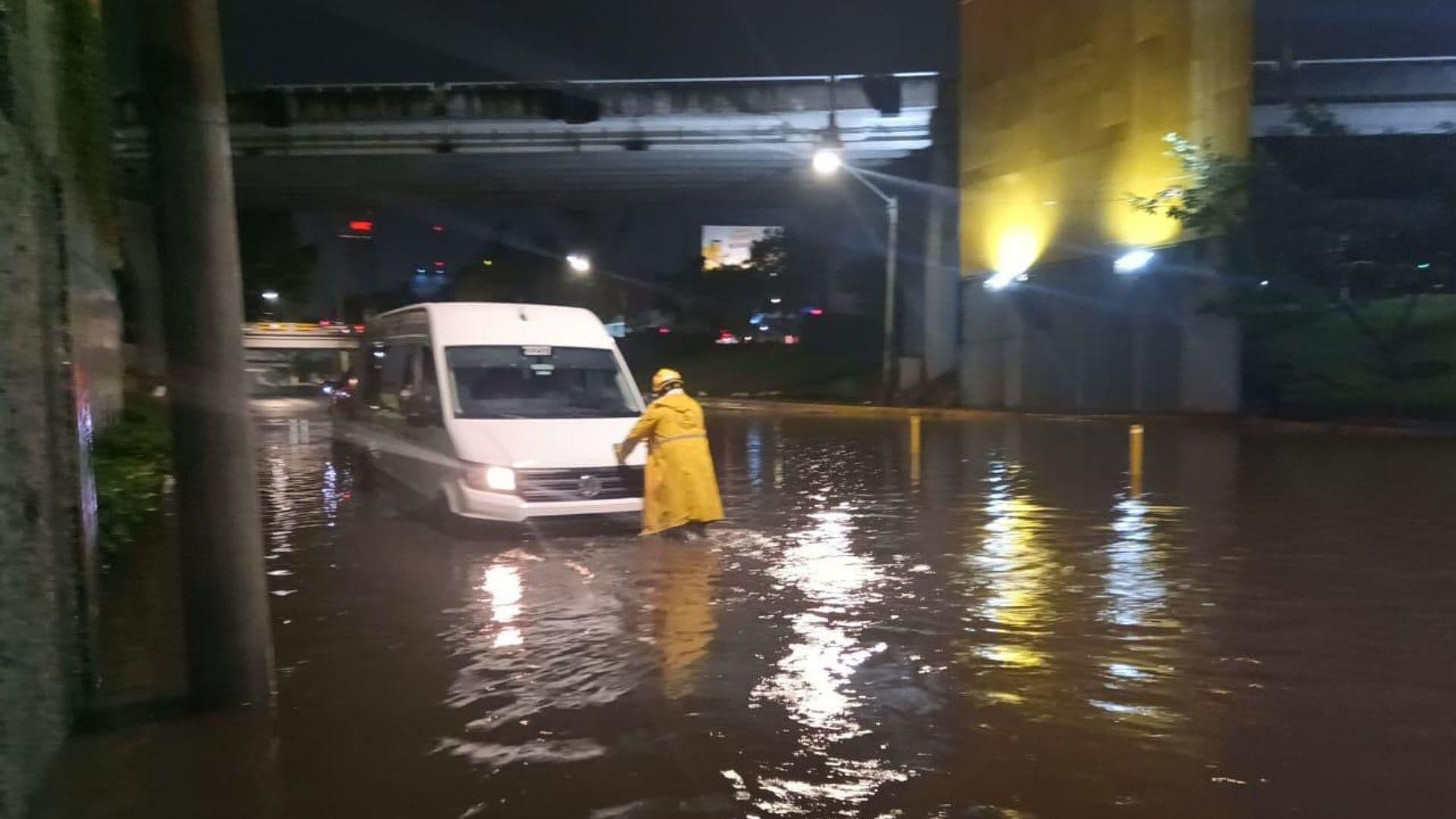 Lluvias Nocturnas Dejan Bajo el Agua a Varias Colonias de Guadalajara ...