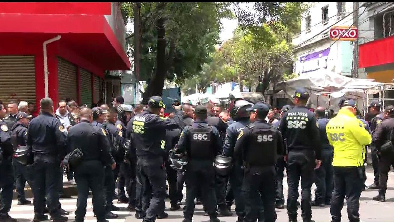 Policías Controlan Riña entre Vecinos y Mototaxistas que Protestaban en Cuitláhuac, CDMX