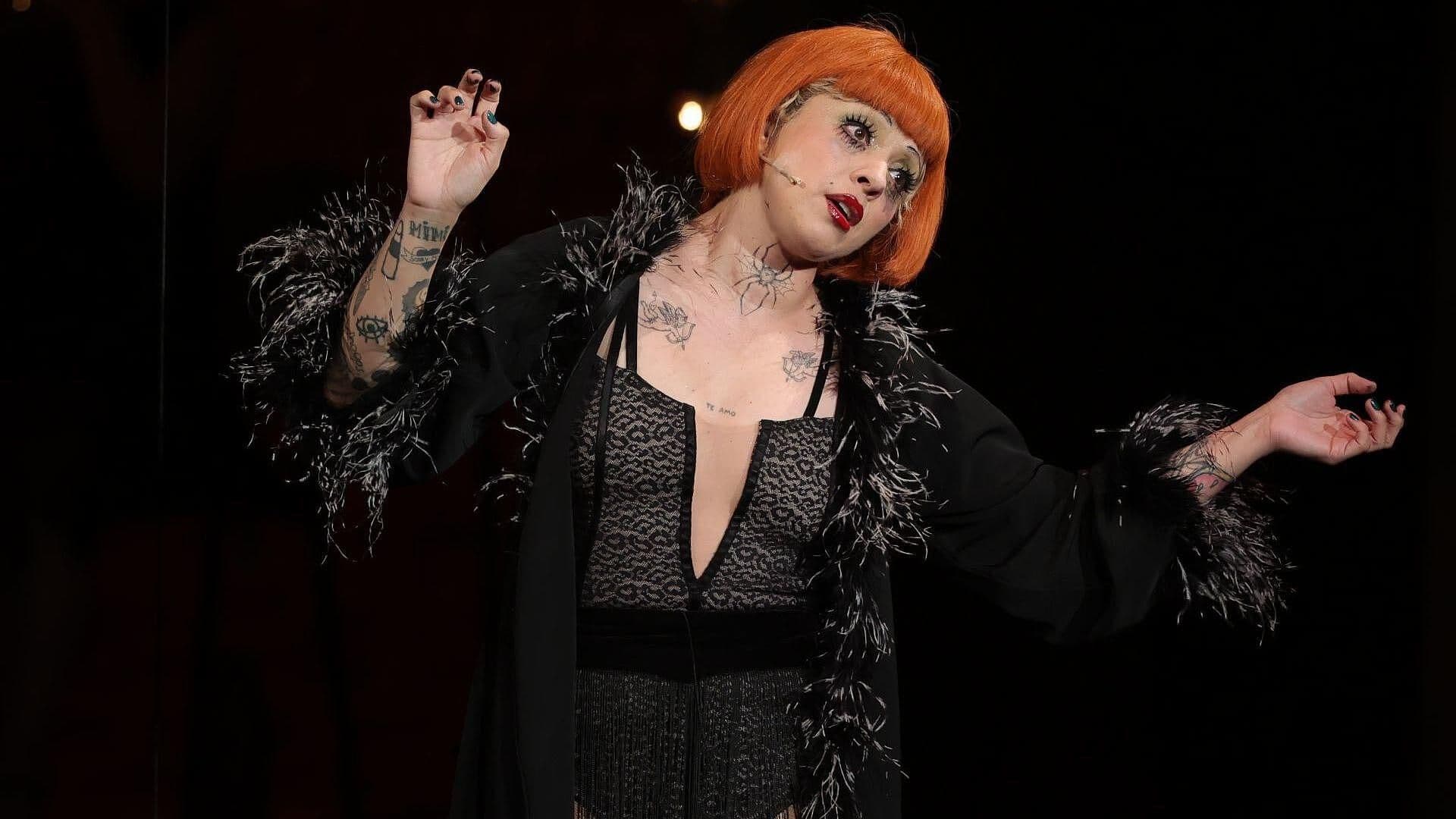 Mon Laferte Se Presenta Oficialmente en Musical 'Cabaret'
