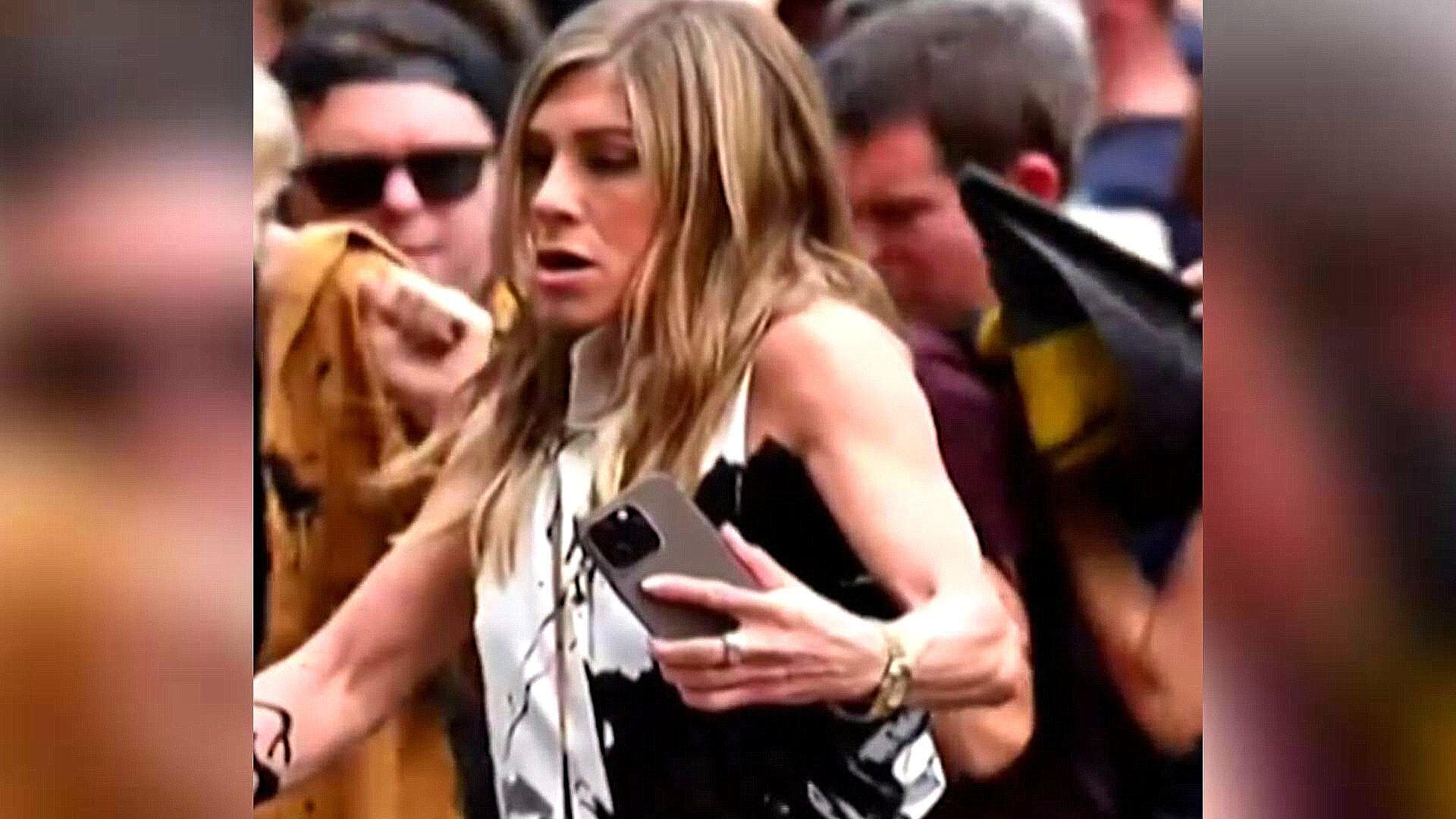 Activistas Lanzan Pintura a Jennifer Aniston; Así se Grabó Escena de Serie