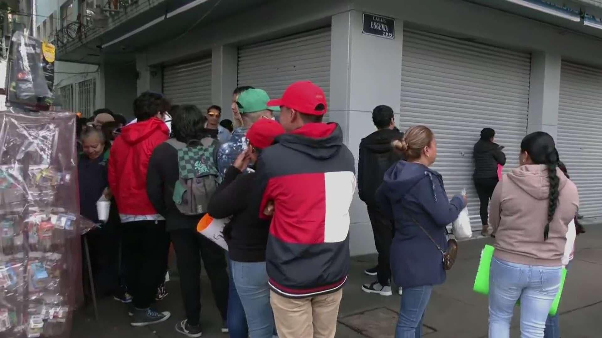 Comerciantes del Barrio Chino Realizan Bloqueo Frente a la Sedeco, CDMX