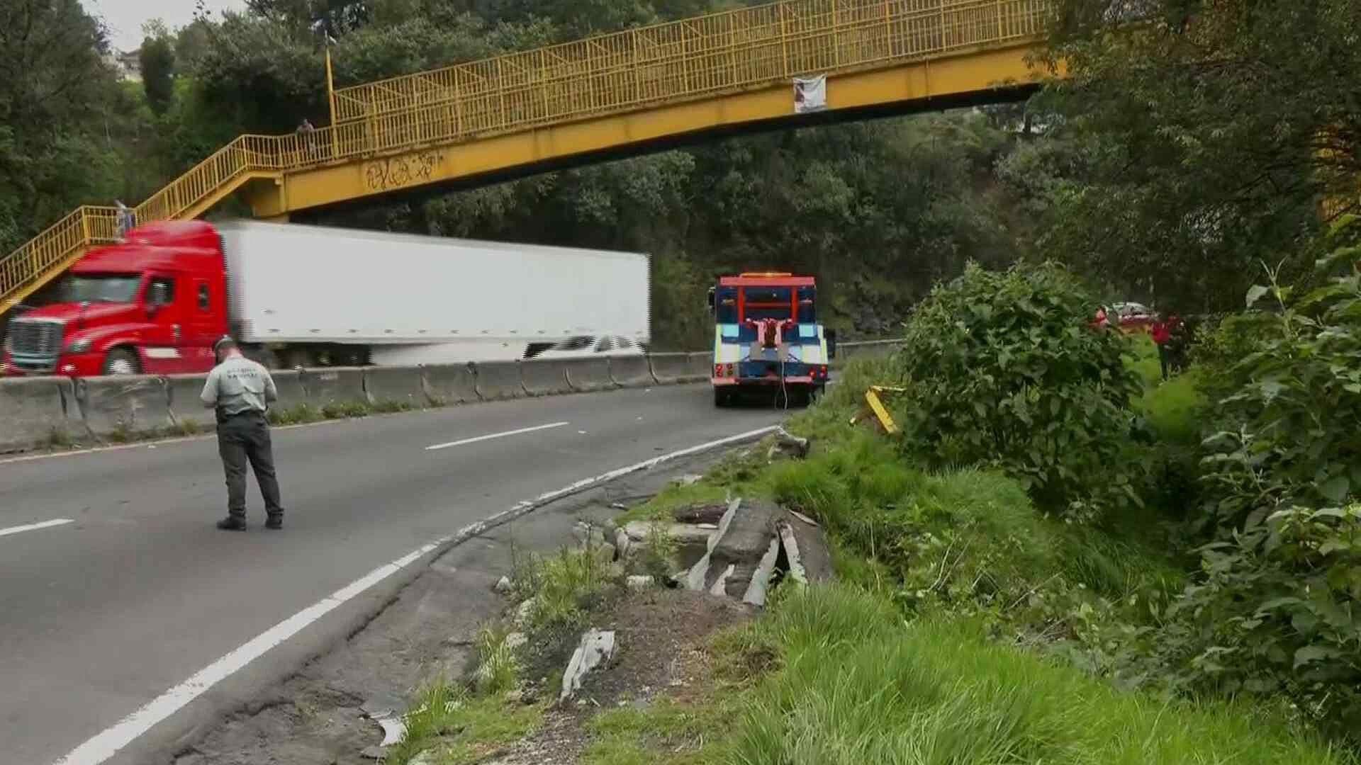 Camioneta Cae a Barranco en la Carretera México-Toluca, CDMX | Foro Tv ...