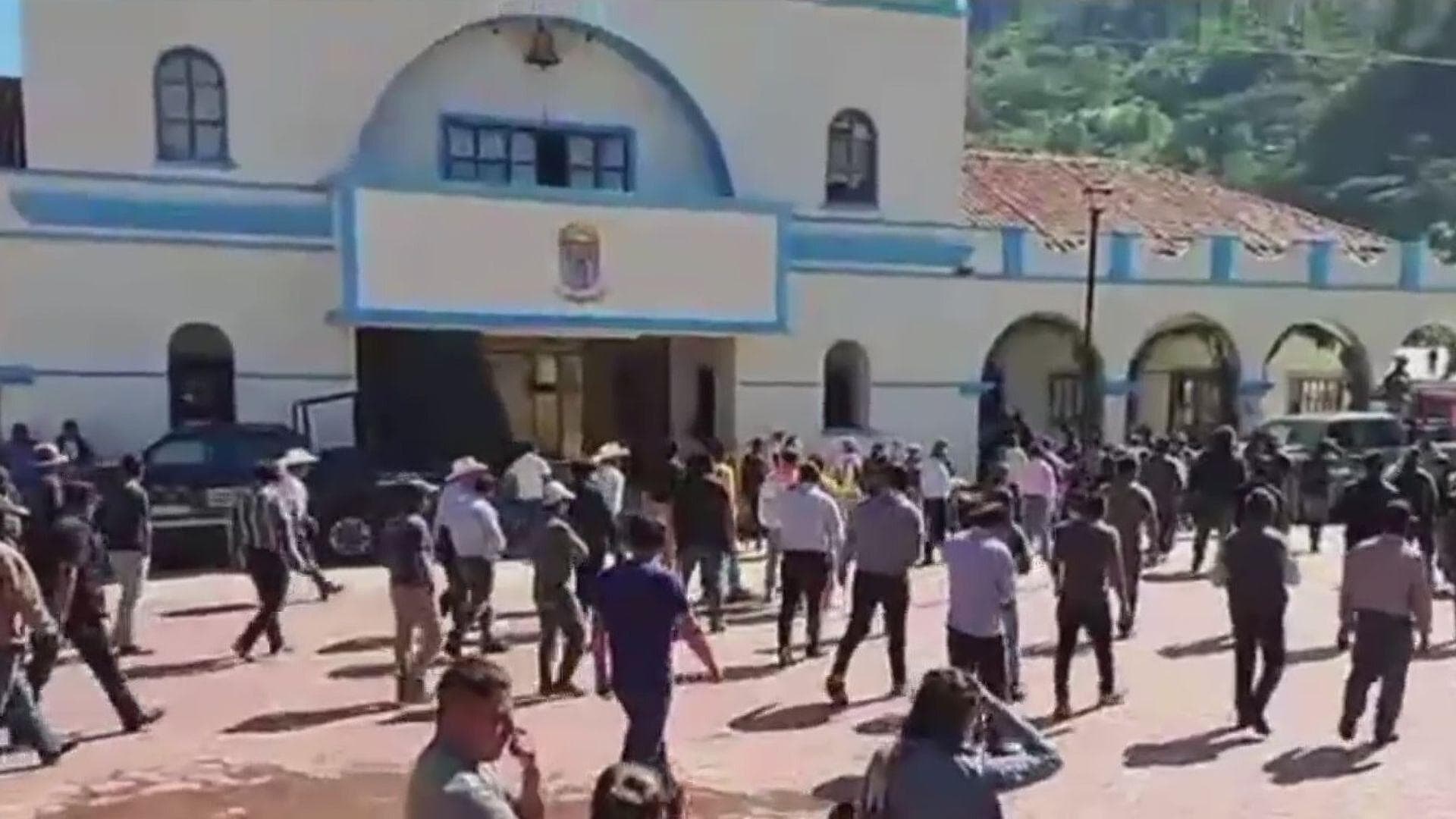 Pobladores de Chenalhó, Chiapas, Retuvieron a Policías Acusados de Atropellar a Adulto Mayor
