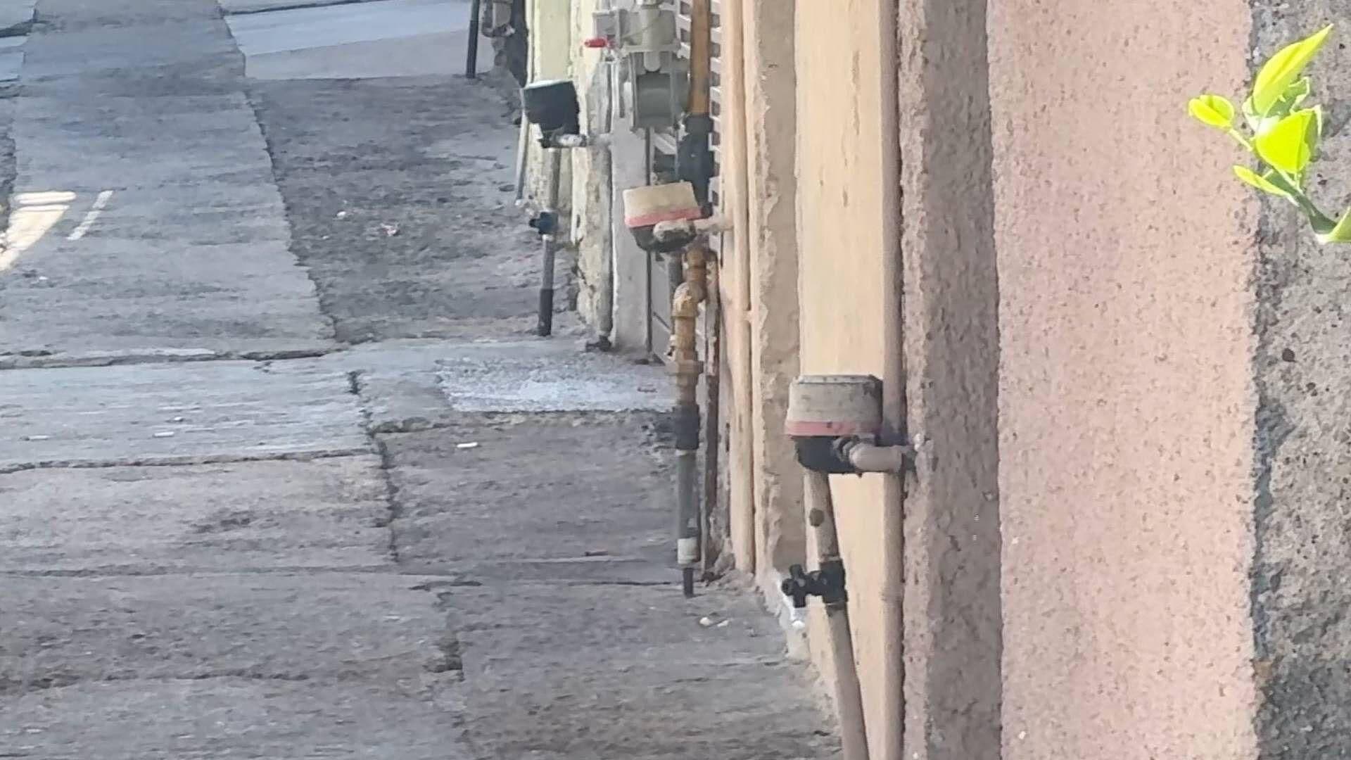 Habitantes de Loma Bonita Batallan Todos los Días por la Falta de Agua