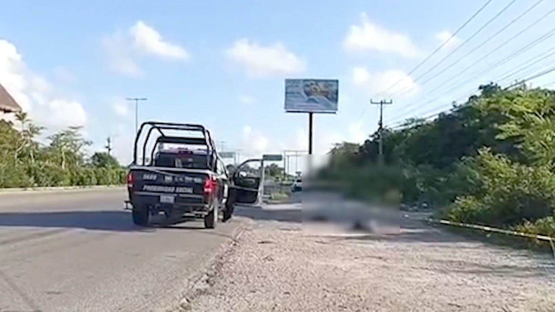 Hallan Cuatro Cuerpos en Carretera Cancún-Puerto Morelos; Uno era de un Policía