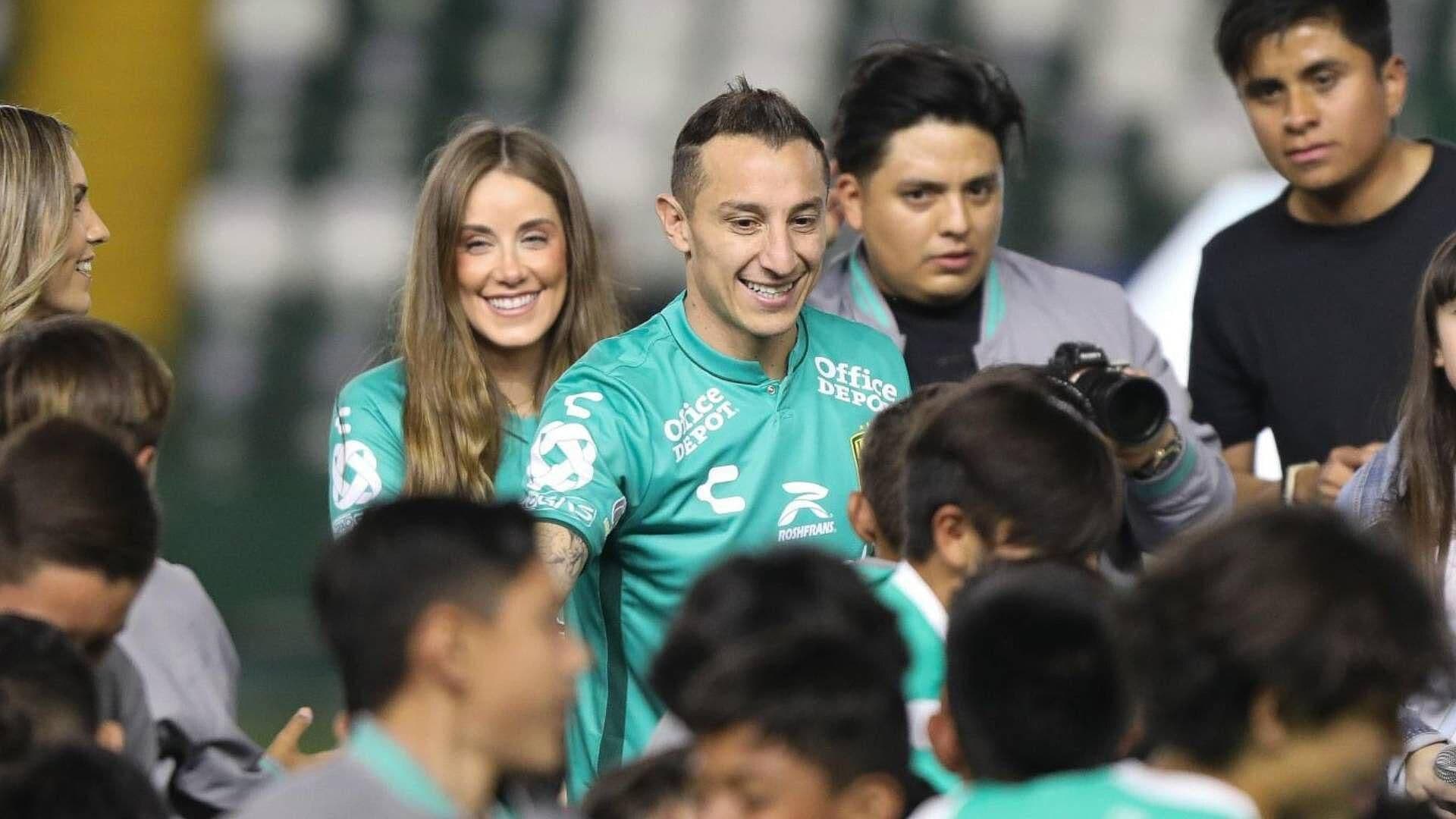 Andrés Guardado Llega a León y Comparte Anécdota Familiar