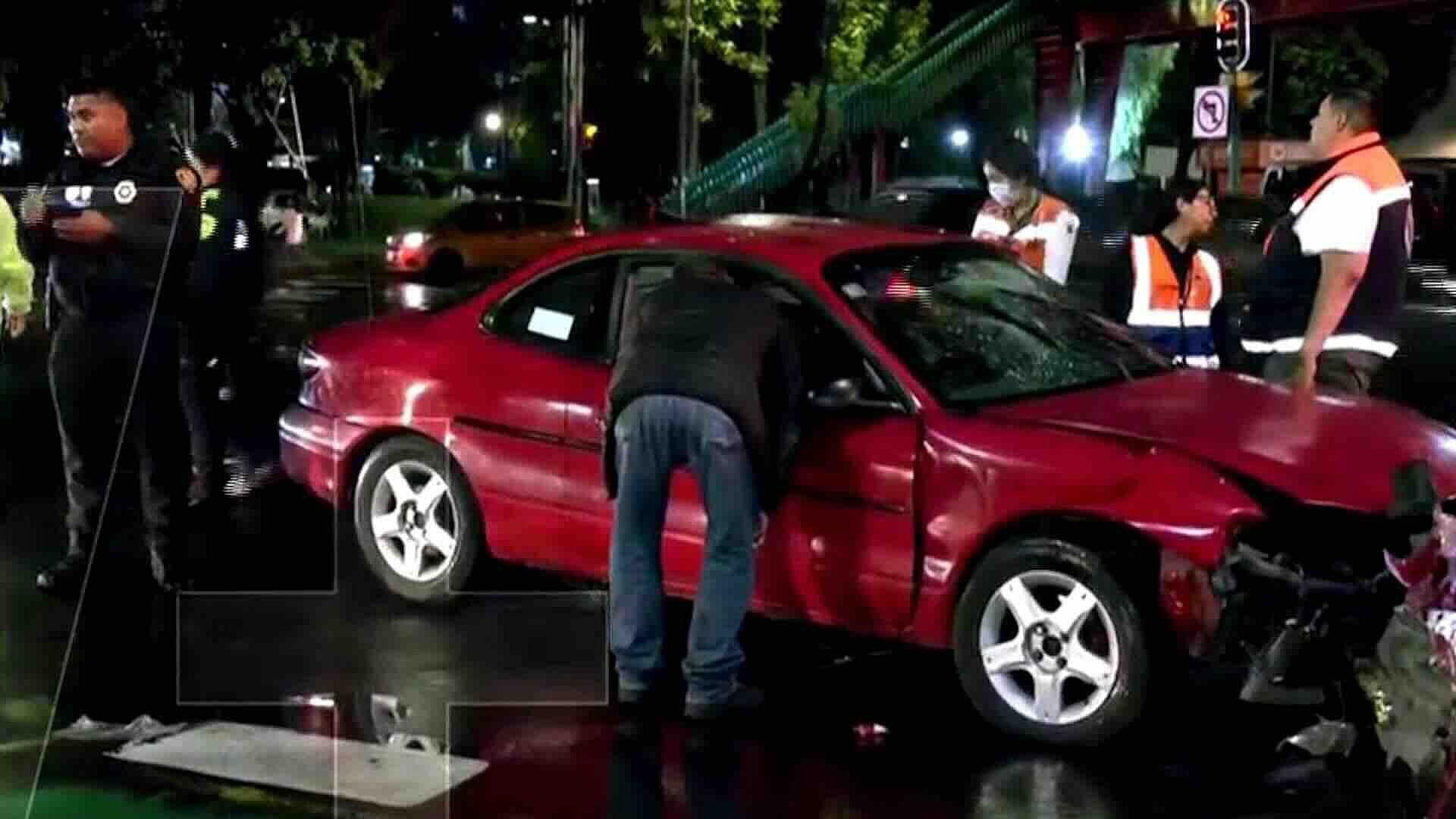 Auto Termina Destrozado tras Choque en la Colonia Atlampa en CDMX