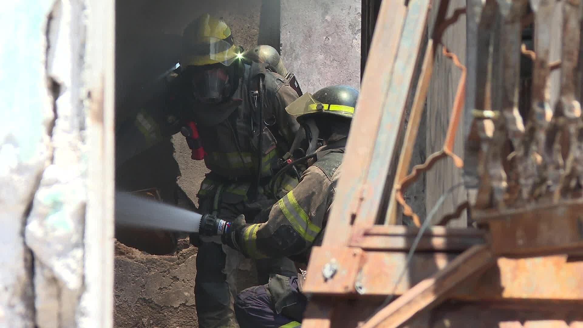 Bomberos Apagan Incendio en Dos Casas de la Colonia Balderrama; Fue Provocado por Basura