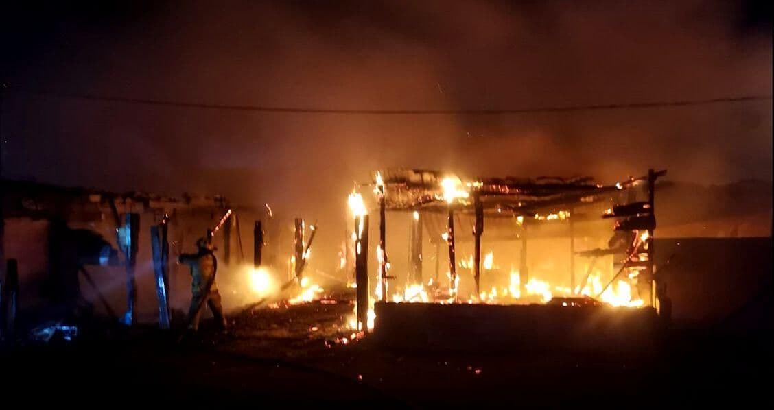 Familias Pierden Todo en Incendio de Tejabanes