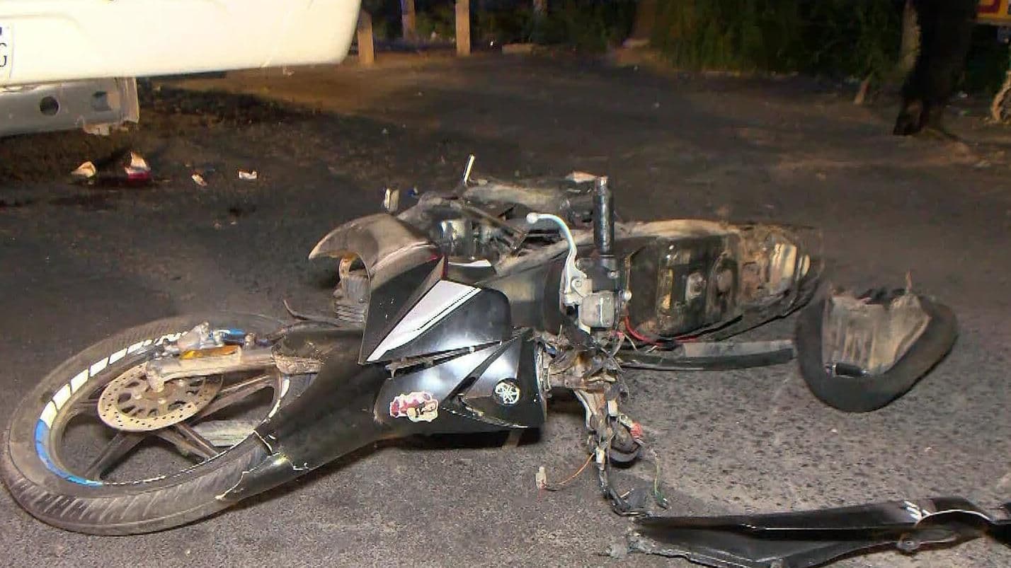 Motociclista de 18 Años Queda Gravemente Herido Tras Chocar Contra Unidad de Mi Macro Periférico