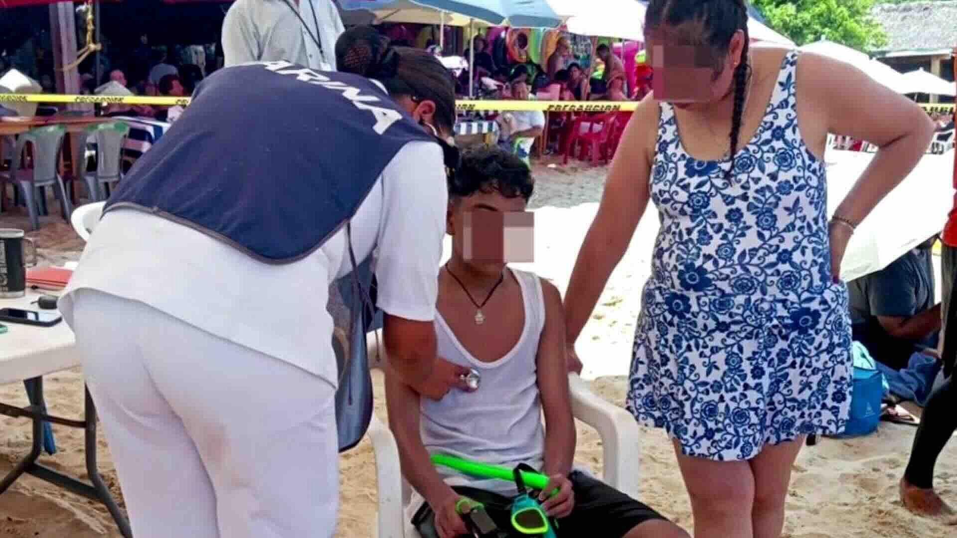 Rescatan a Menor Arrastrado por el Mar en Puerto Escondido Durante Operación Salvavidas