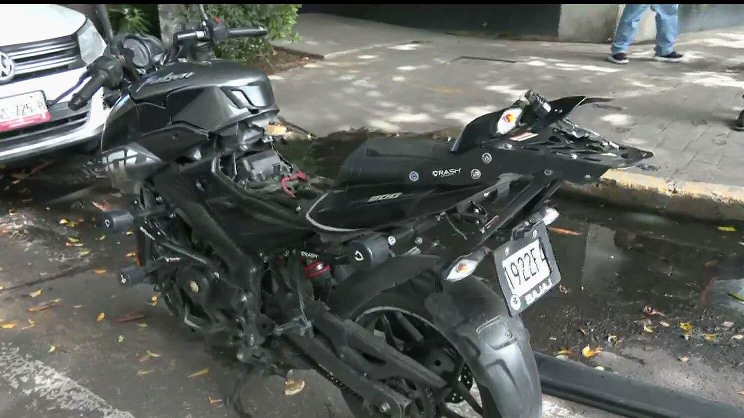 Motociclista se Pasa el Alto y Choca Contra Camioneta en la Colonia ...