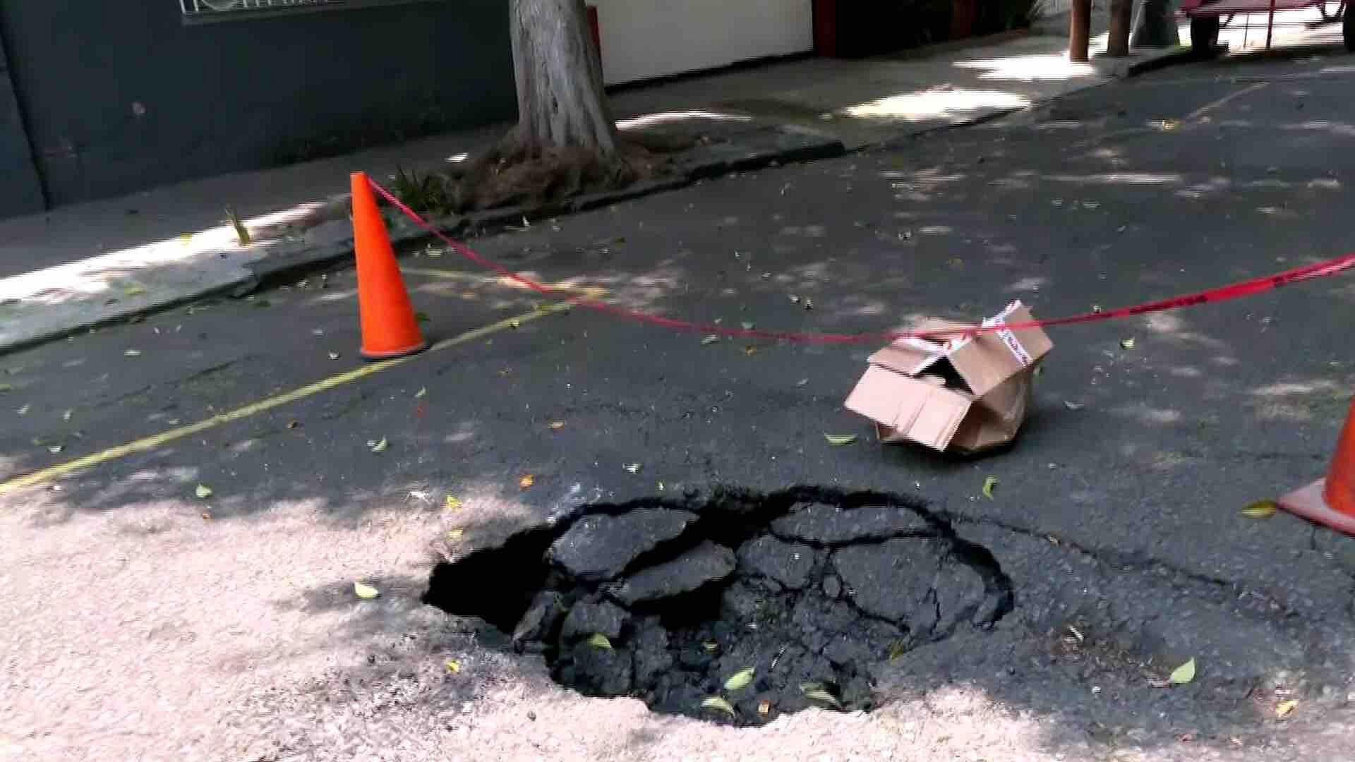Se Forma Gran Socavón en la Colonia Hipódromo Condesa