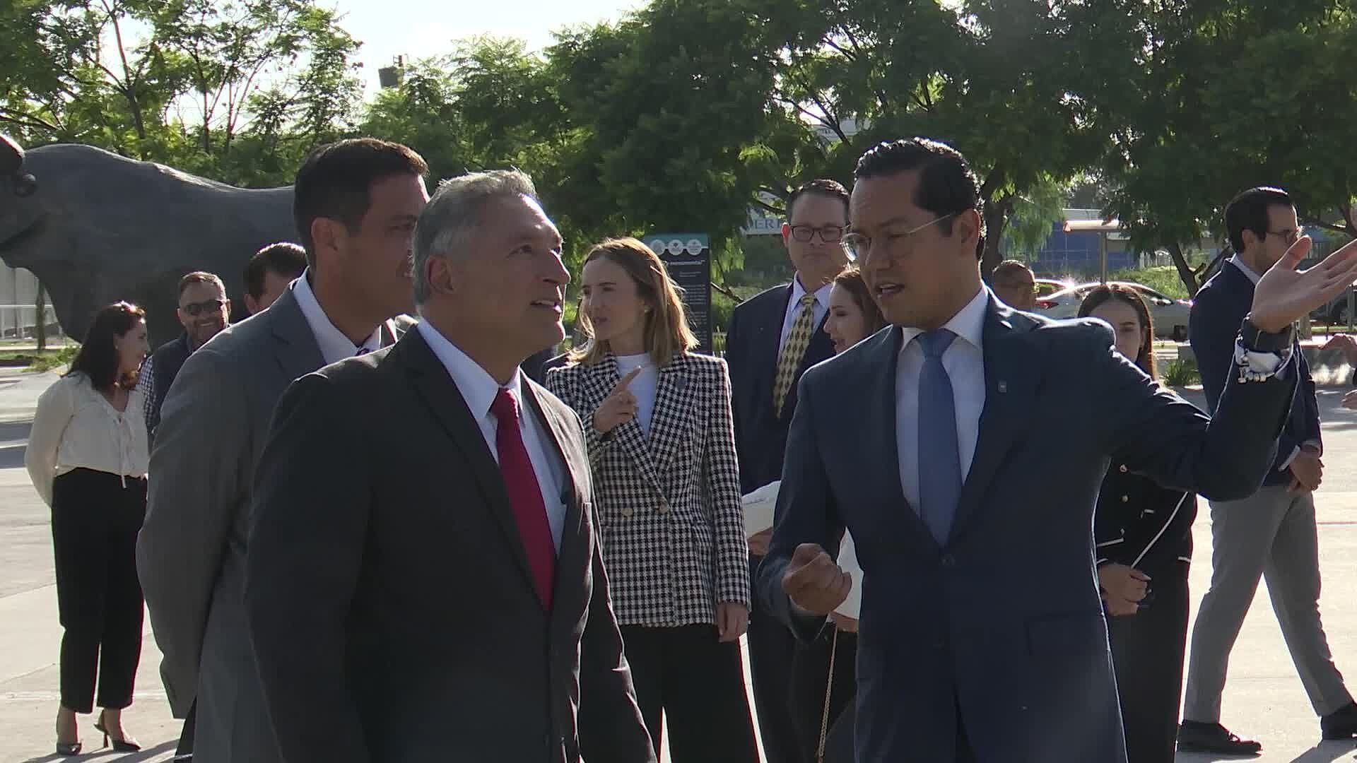 Alcalde de McAllen se Pronuncia Contra Redadas Migratorias Durante Visita a Querétaro