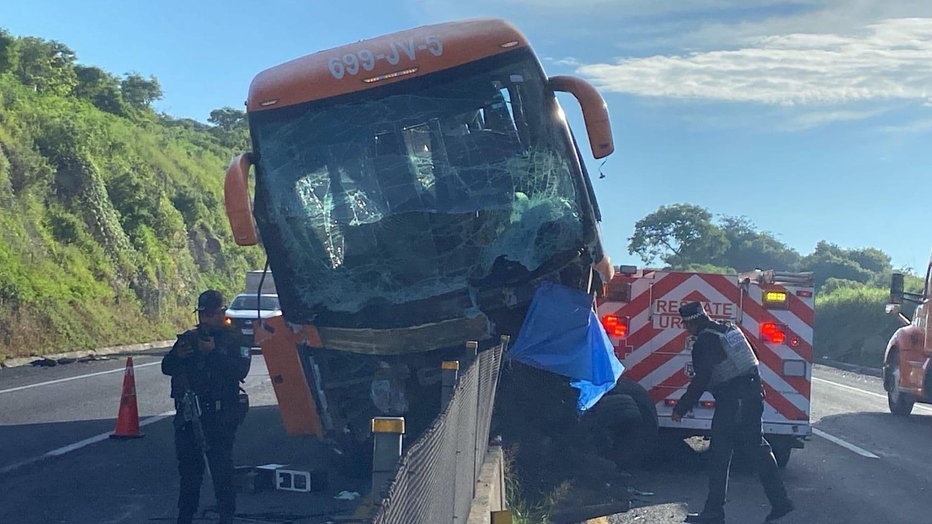 11 Lesionados y un Muerto Tras Fuerte Accidente en la Autopista Zapotlanejo a Lagos de Moreno