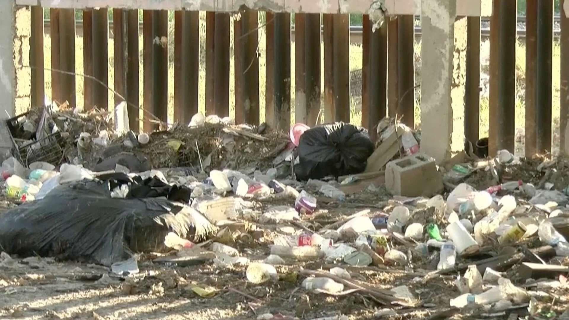 Vecinos Denuncian Basura y Ratas en la Colonia Chaveña Tras Inundaciones en Cd. Juárez