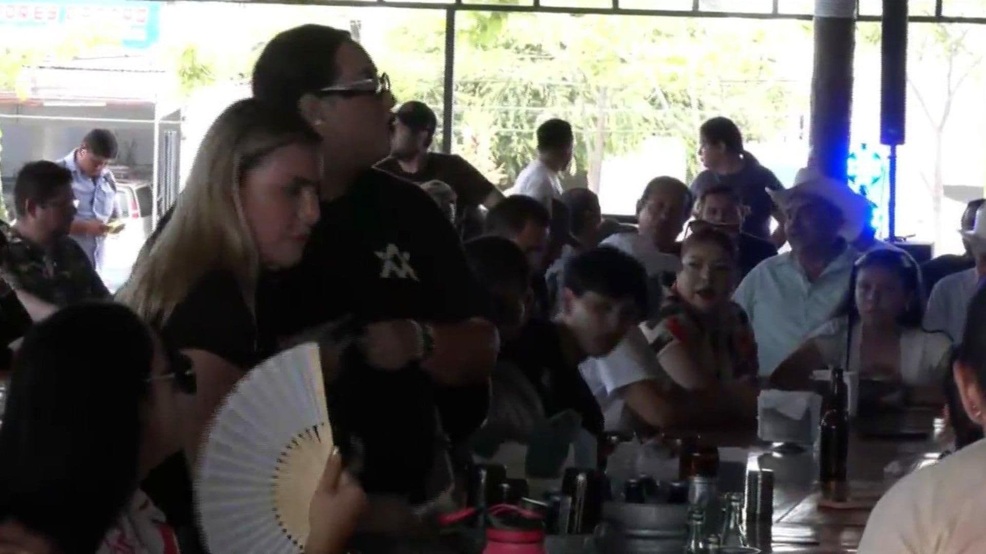 Familia y Amigos Apoyan al Boxeador Marco Verde en su Pelea por Medalla en París 2024