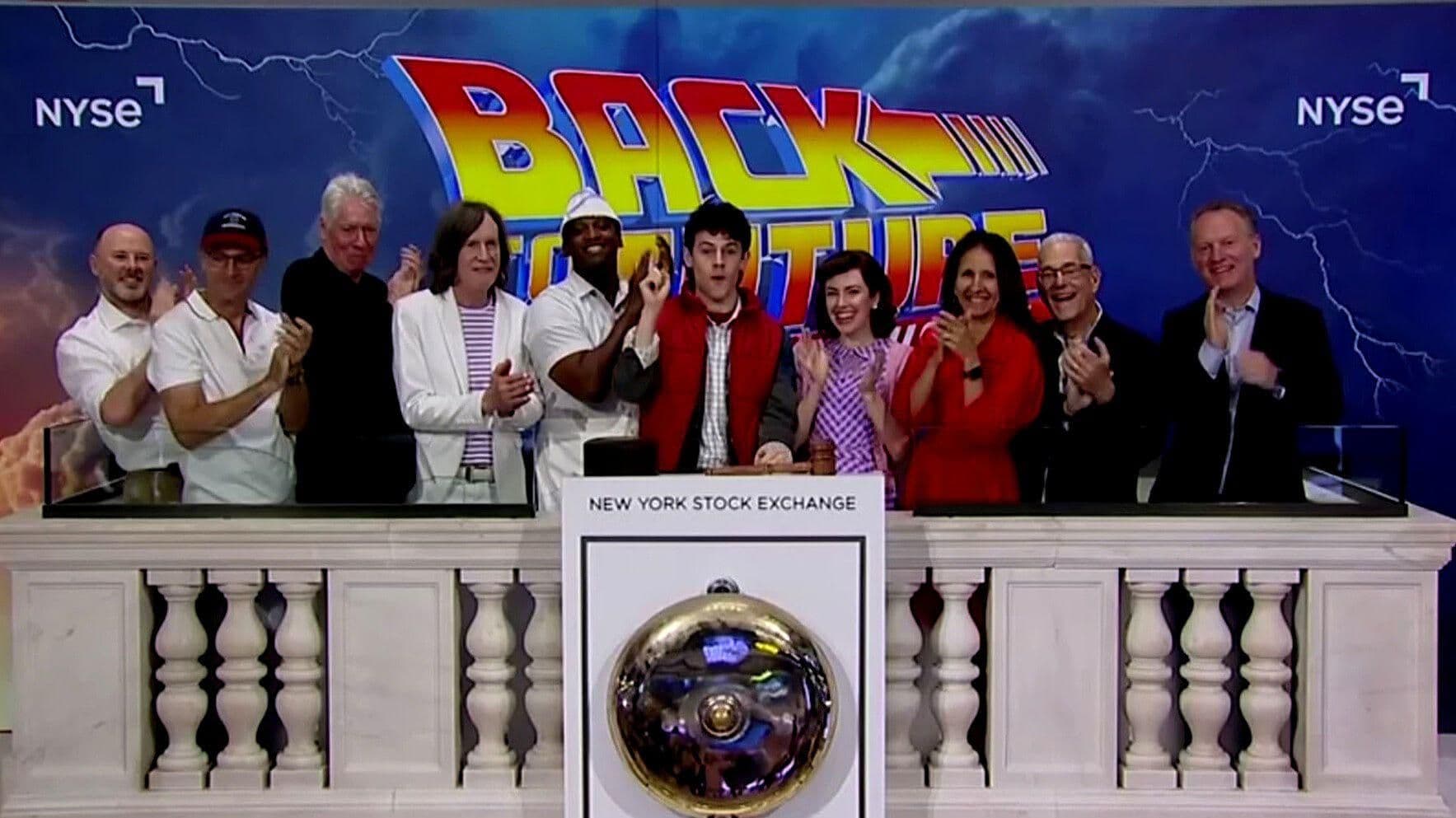 Wall Street Arranca Operaciones al Estilo de Volver al Futuro