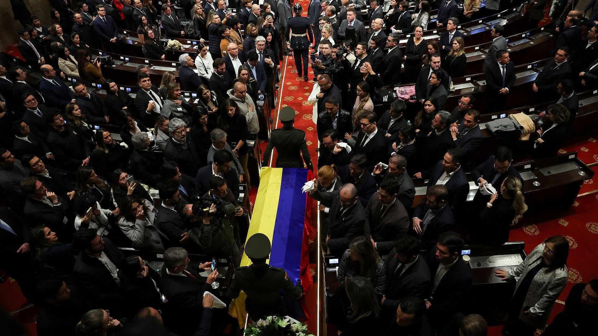 Miguel Uribe Turbay: Féretro Llega al Congreso de Colombia