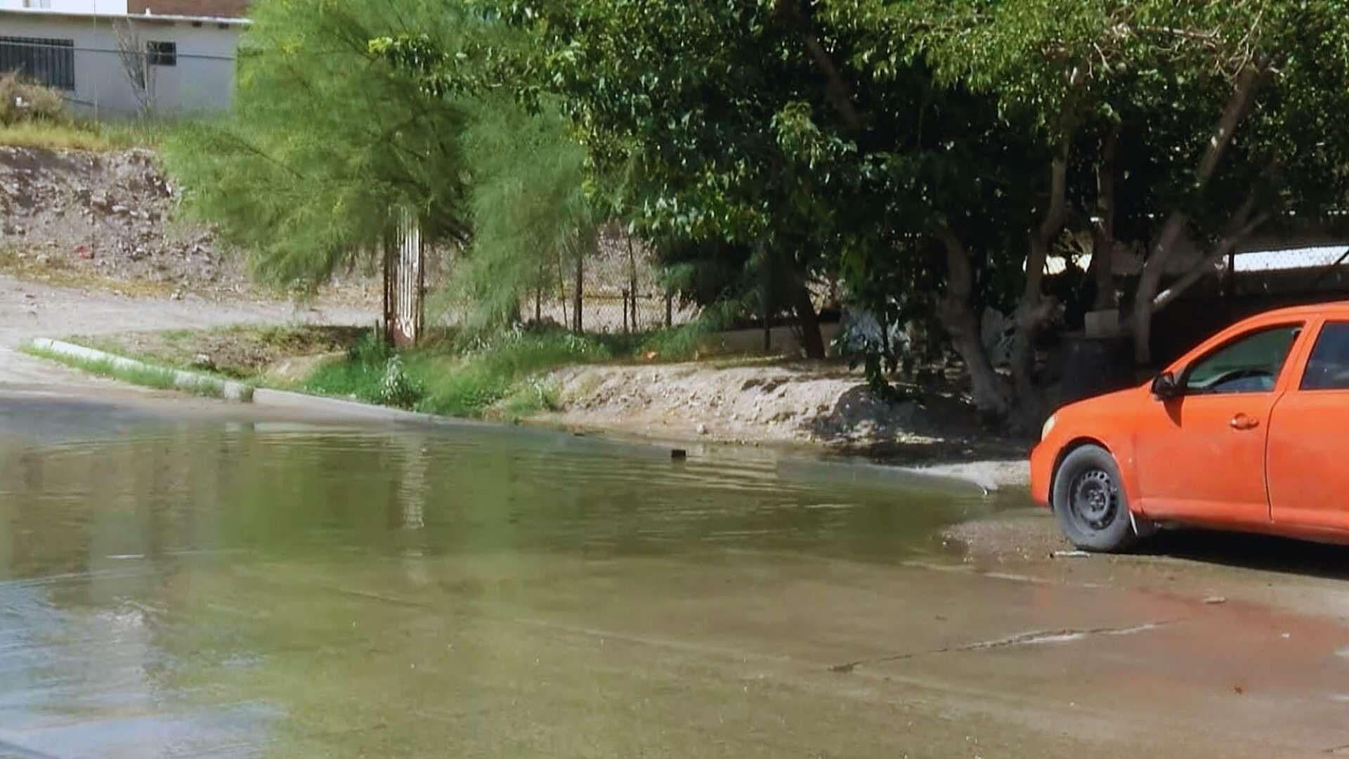 Vecinos Denuncian Aguas Negras en la Colonia Azteca de Ciudad Juárez