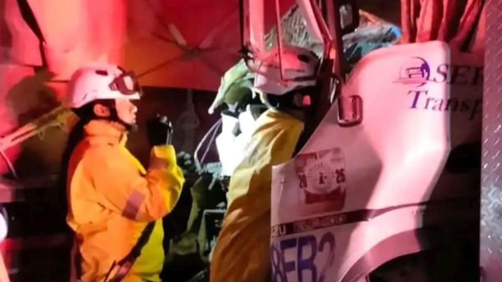 Conductor Prensado es Rescatado con Vida en San José Iturbide