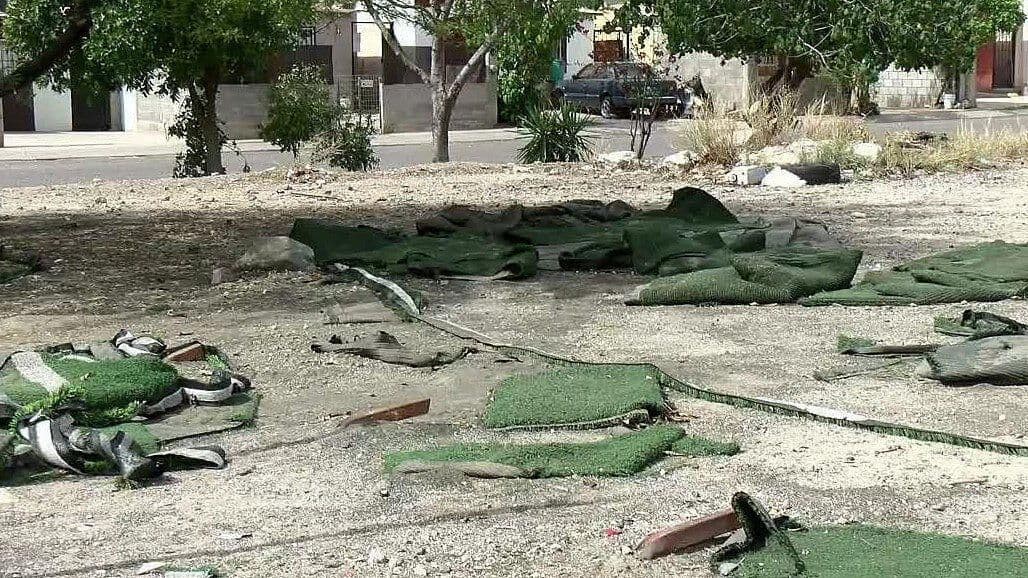 Sorprenden a Hombre Robando Pasto Sintético en Colonia Altares en Hermosillo