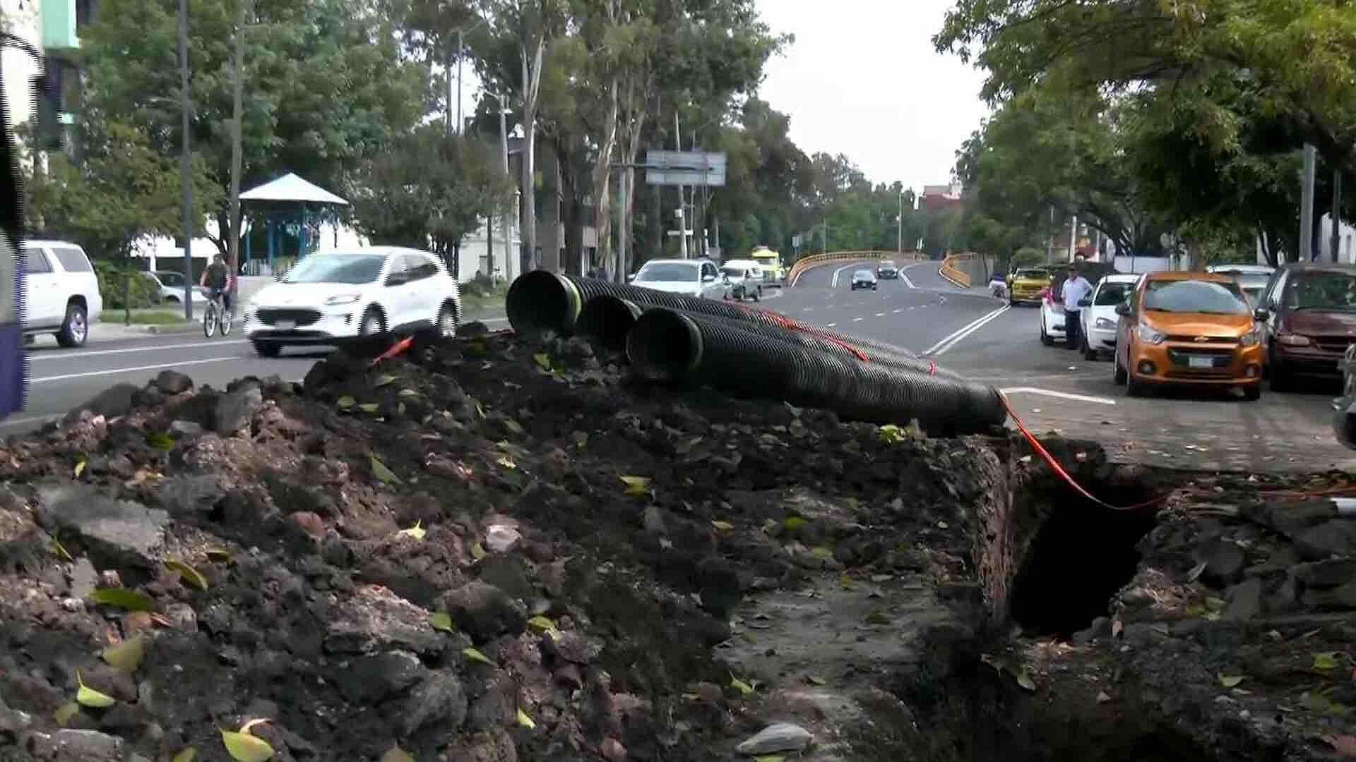 Sustitución de Drenaje en Calzada La Viga Genera Preocupación por Falta de Señalización