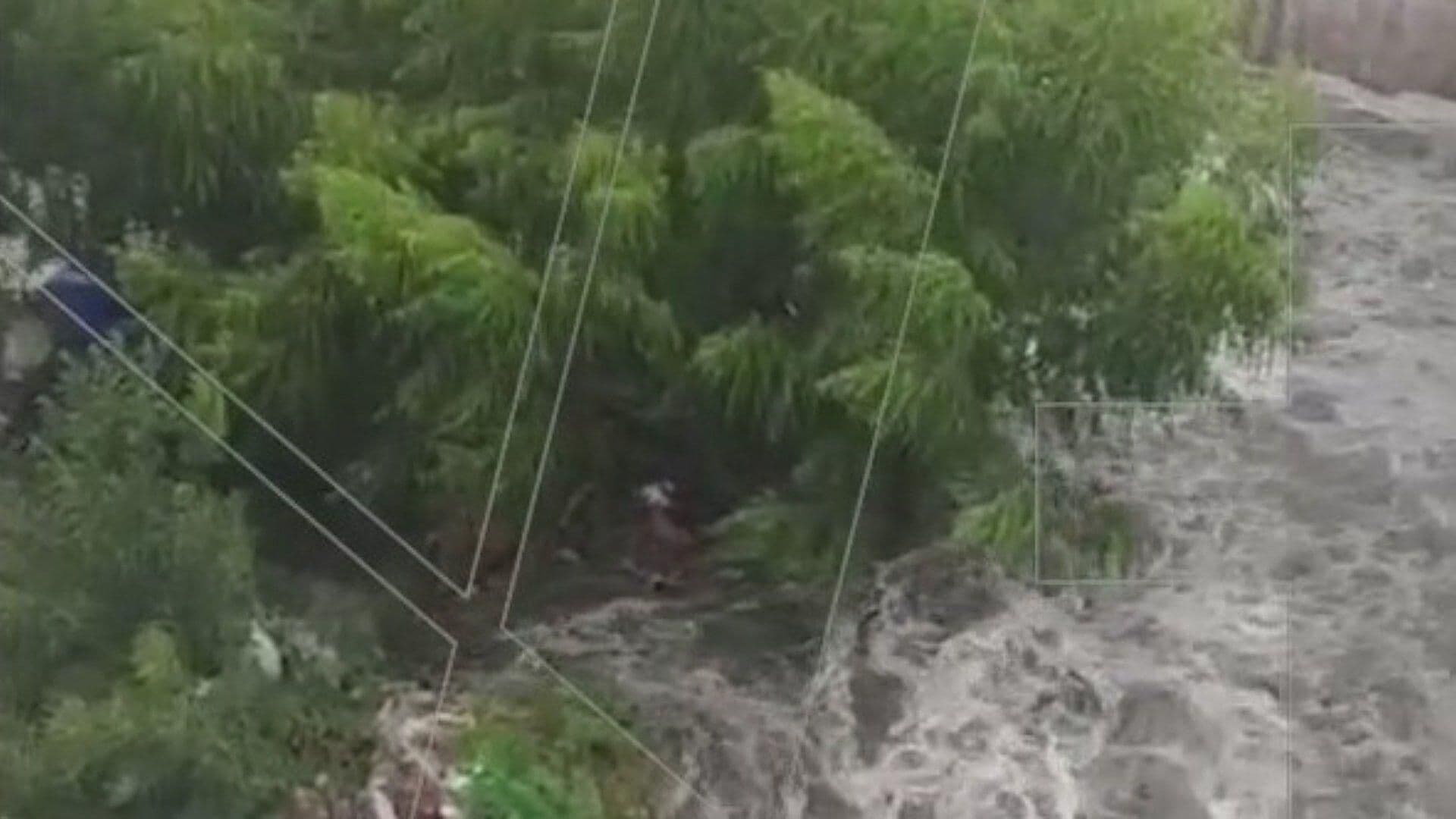 Rescatan a Hombre Atrapado en Arroyo Topo Chico en San Nicolás