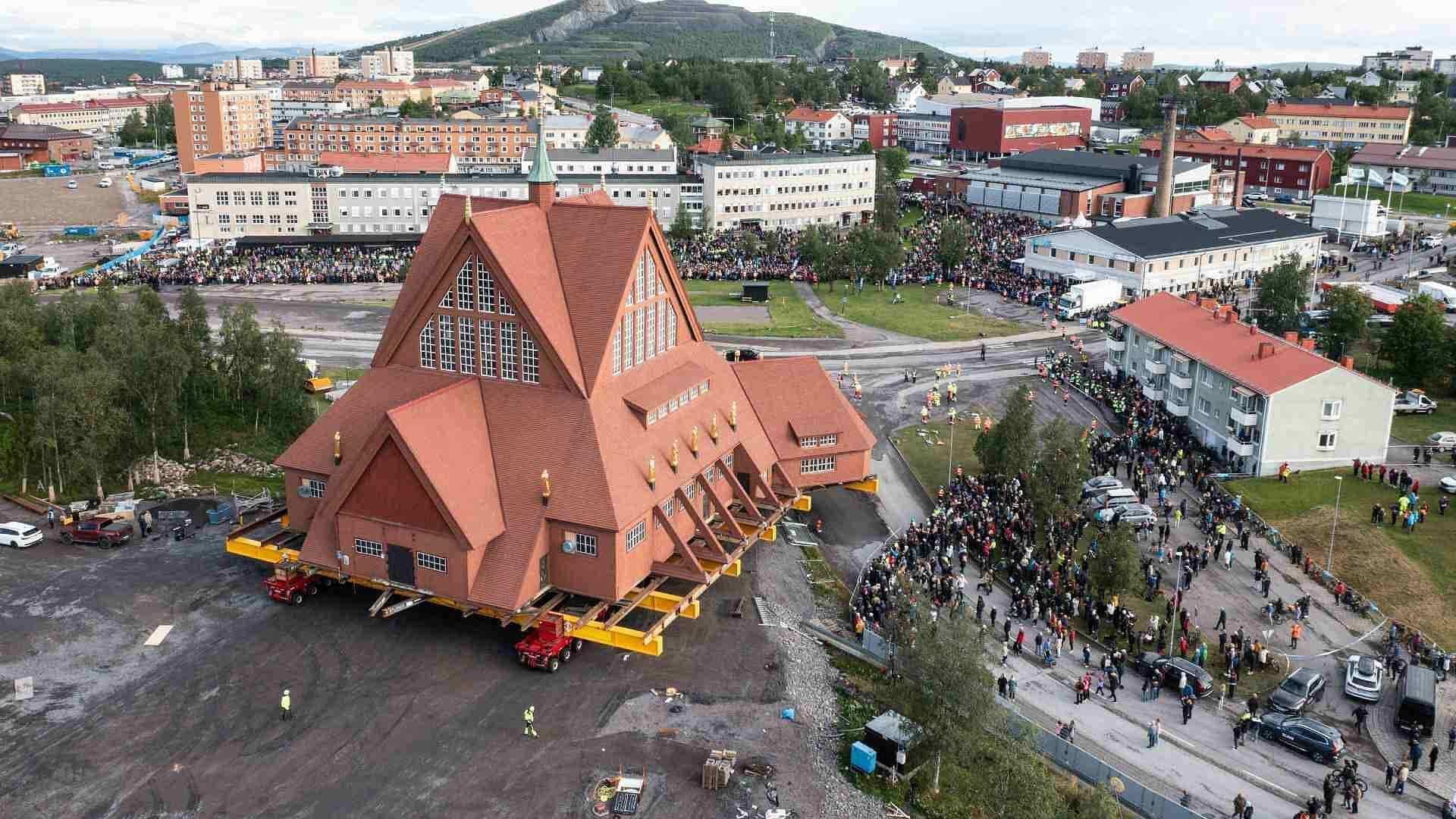 Traslado Monumental: Mueven Iglesia de 672 Toneladas y 113 Años, en Suecia
