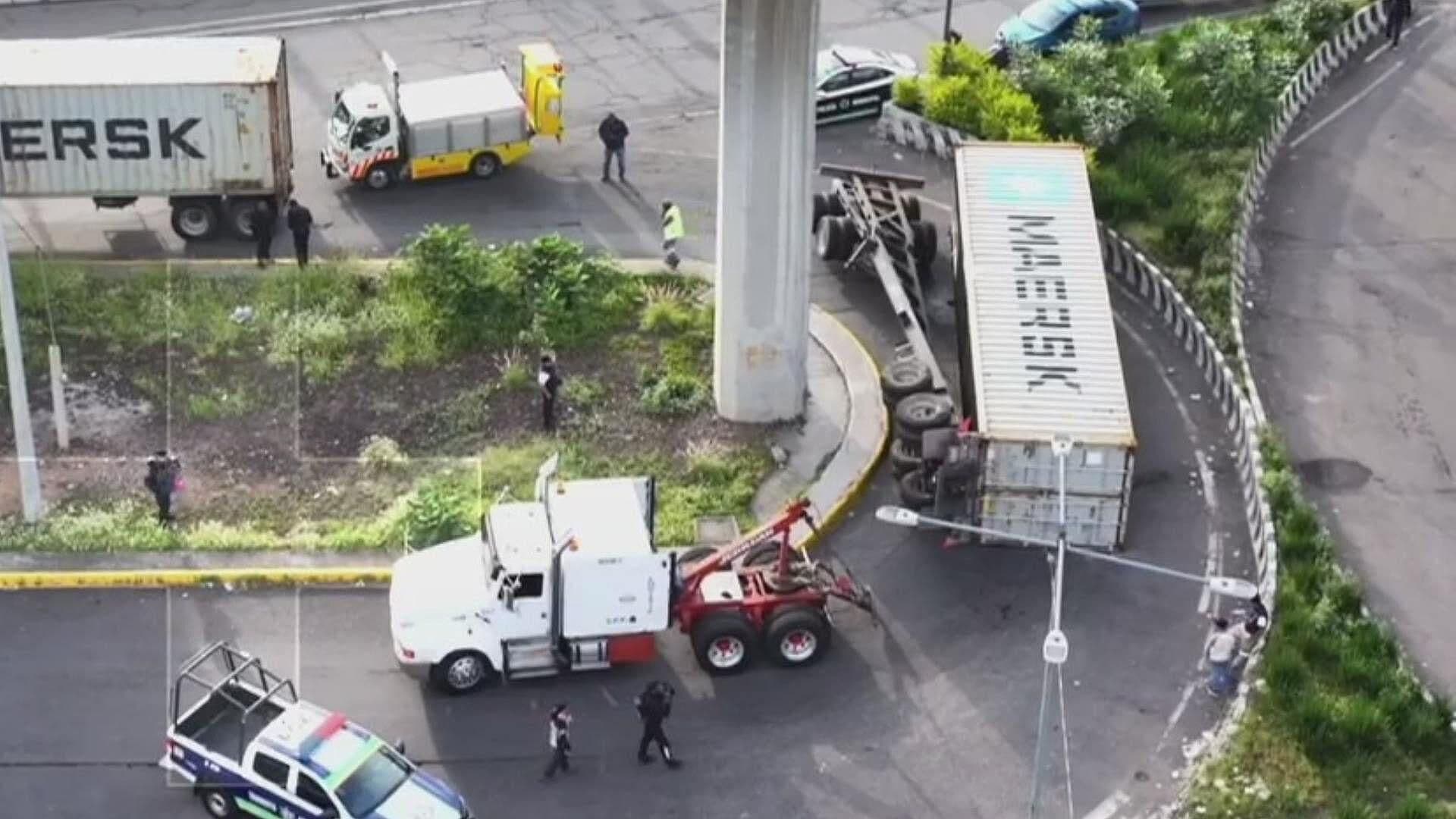 Vuelca Tráiler Sobre Gustavo Baz en Naucalpan: Así se Ve el Tráfico en la Zona