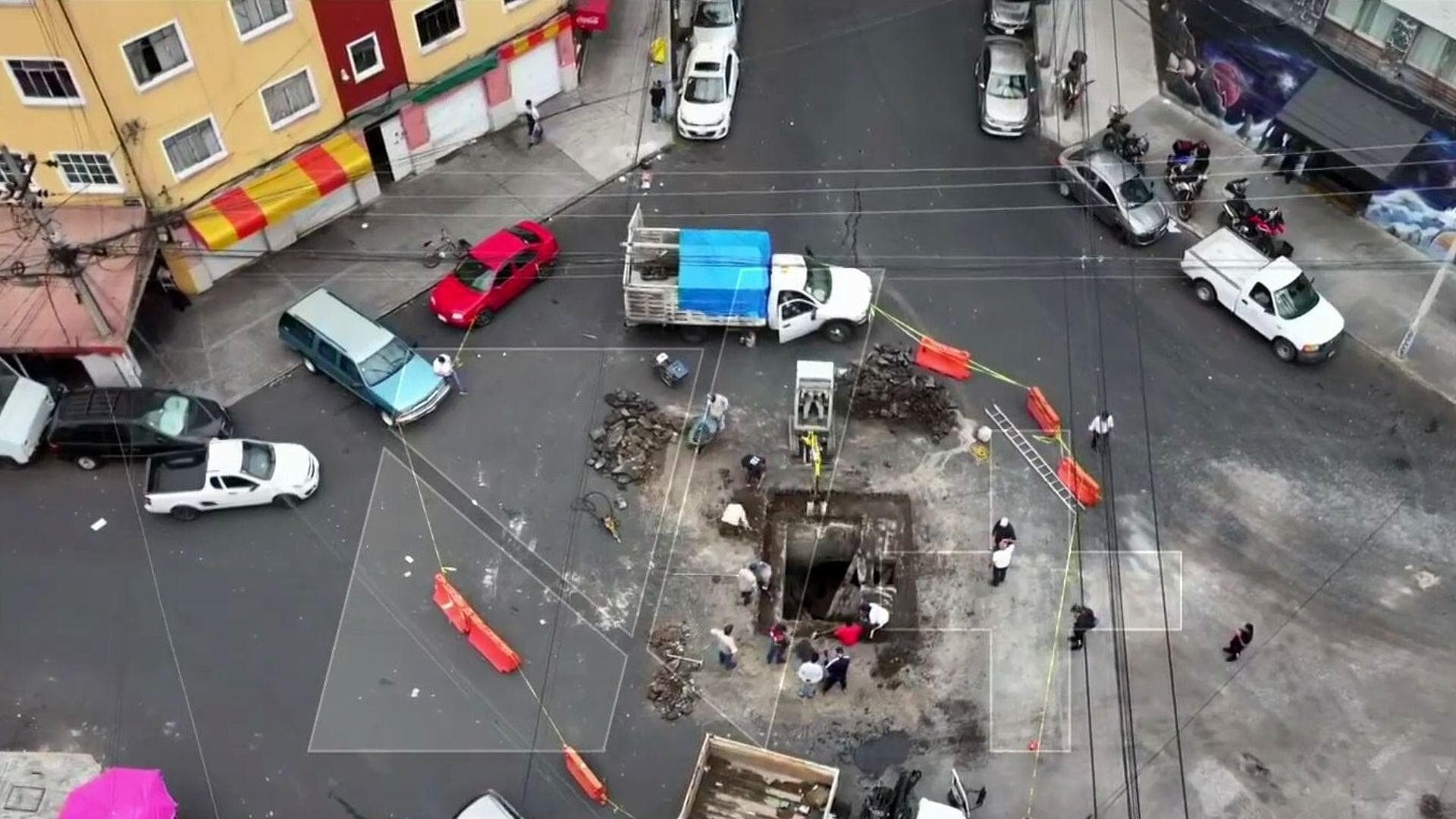 Así se Ve desde el Aire Socavón en la Colonia Obrera en CDMX, Donde se Hundió un Tráiler