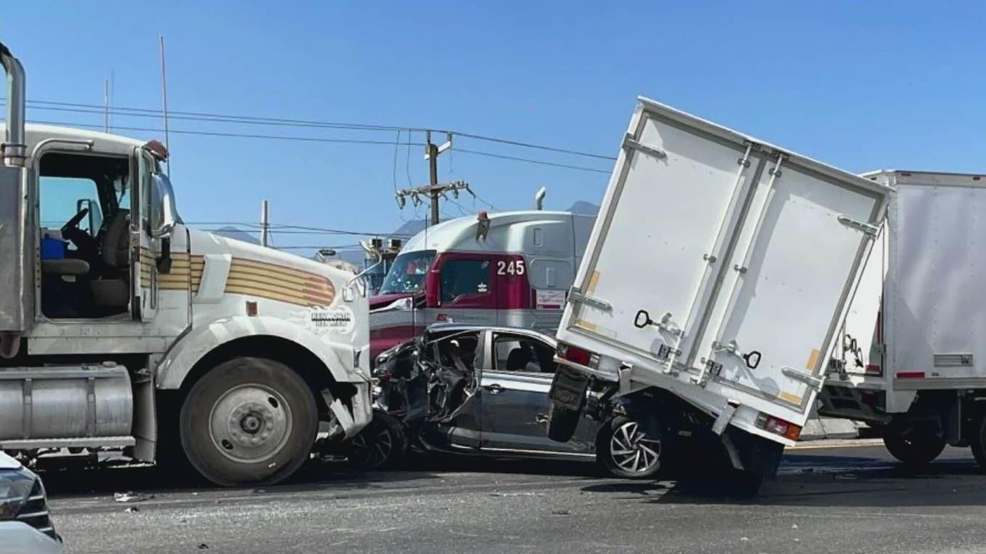 Deja Cuatro Lesionados Choque Carambola de 6 Carros en Libramiento Noroeste