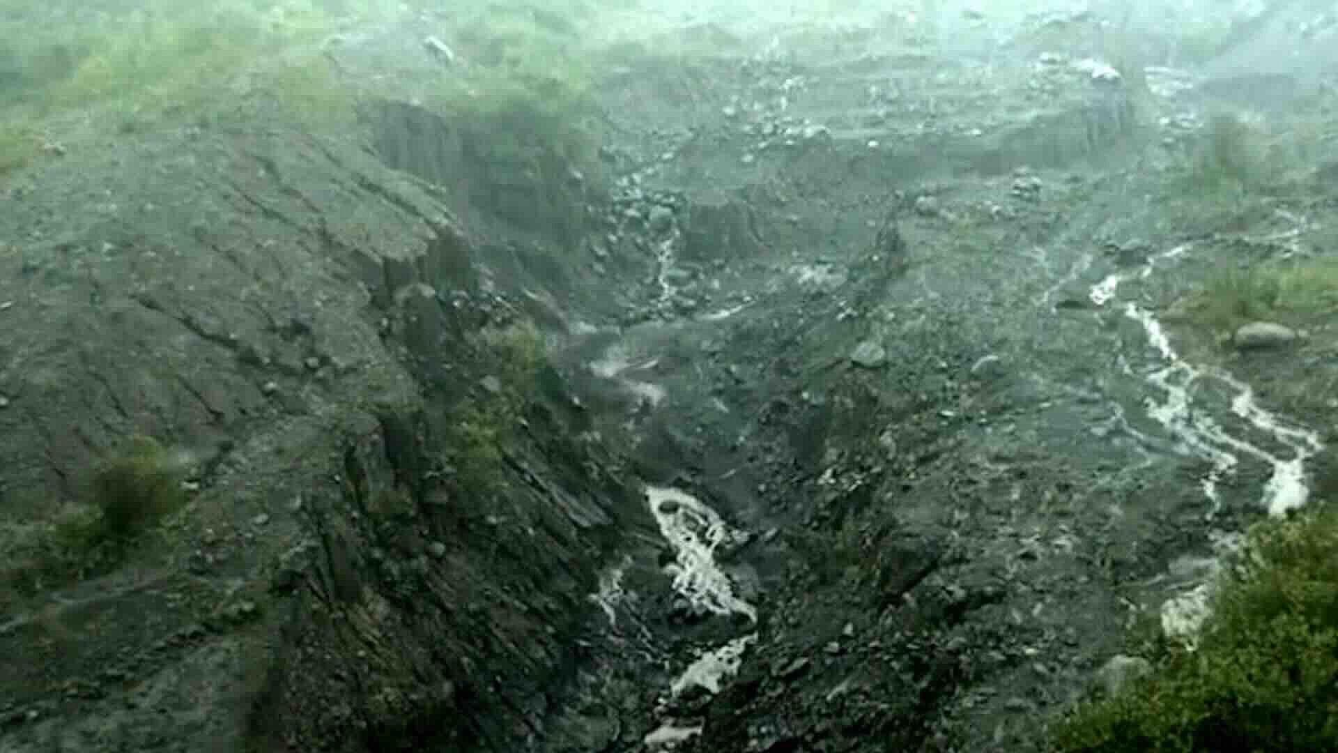 Lluvias en Colima Provocan Descenso de Lahar y Deslizamientos en Autopista Colima-Tecomán
