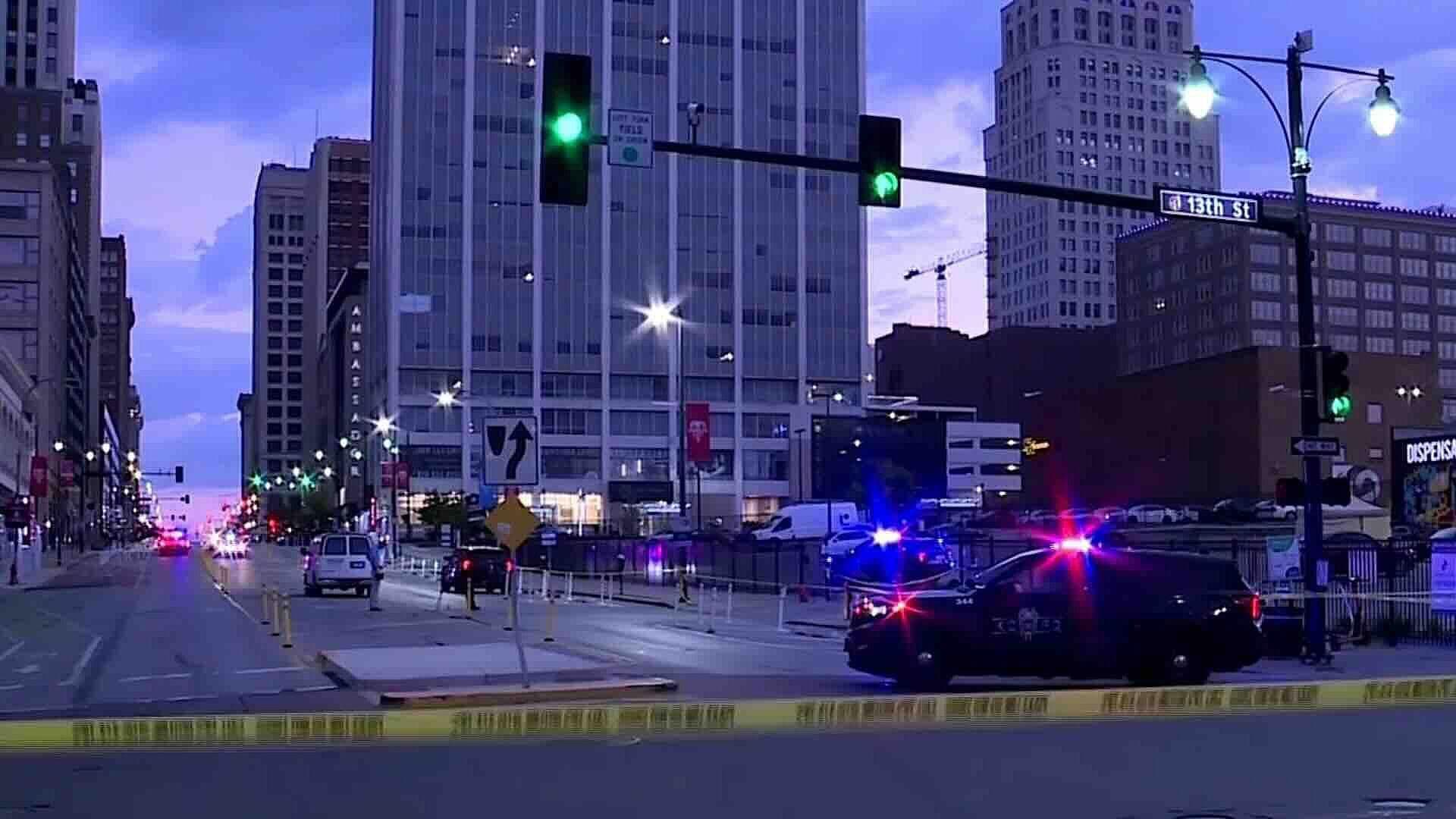 Tiroteos en Zona Centro de Kansas City, EU, Dejan 2 Muertos y 3 Heridos