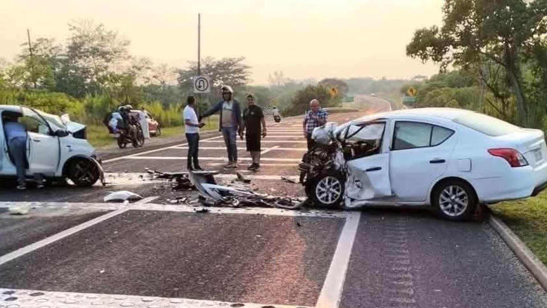 Un Muerto y Un Herido de Gravedad por Accidente en Autopista Coatzacoalcos–Villahermosa
