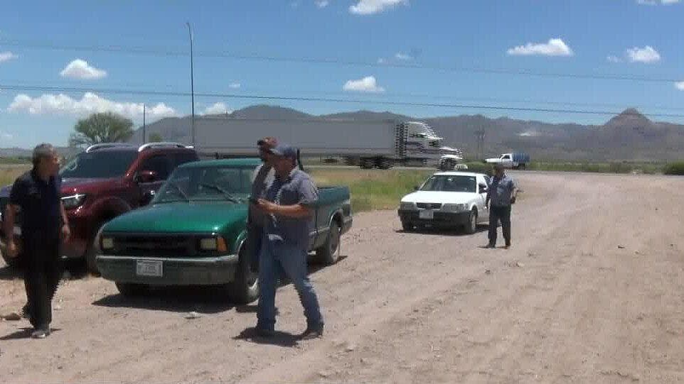 Habitantes de Colonia Refugio Piden Reparación del Camino de Nuevo
