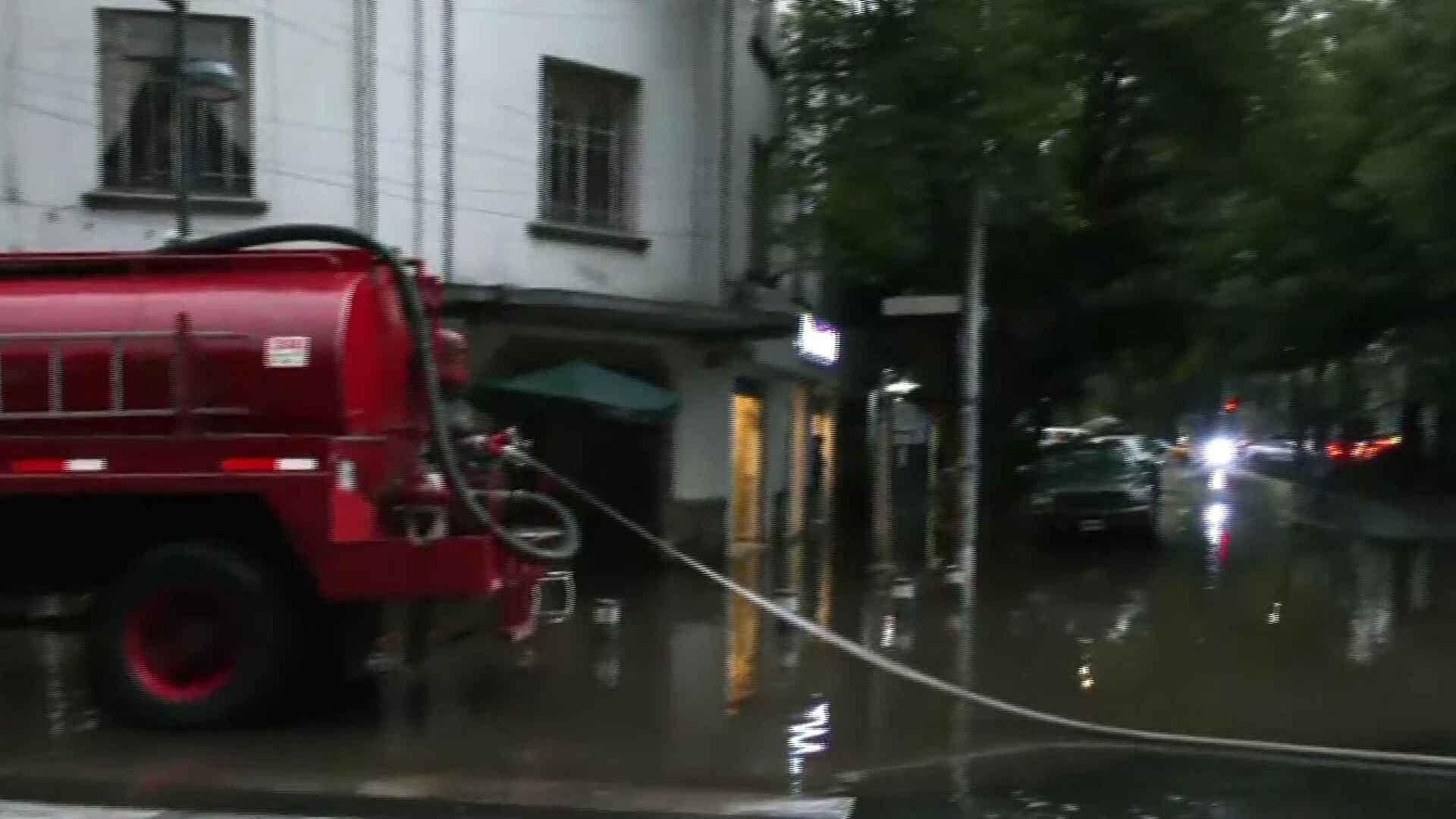 Fuerte Lluvia deja Inundadas Calles de la Colonia Condesa, en la CDMX