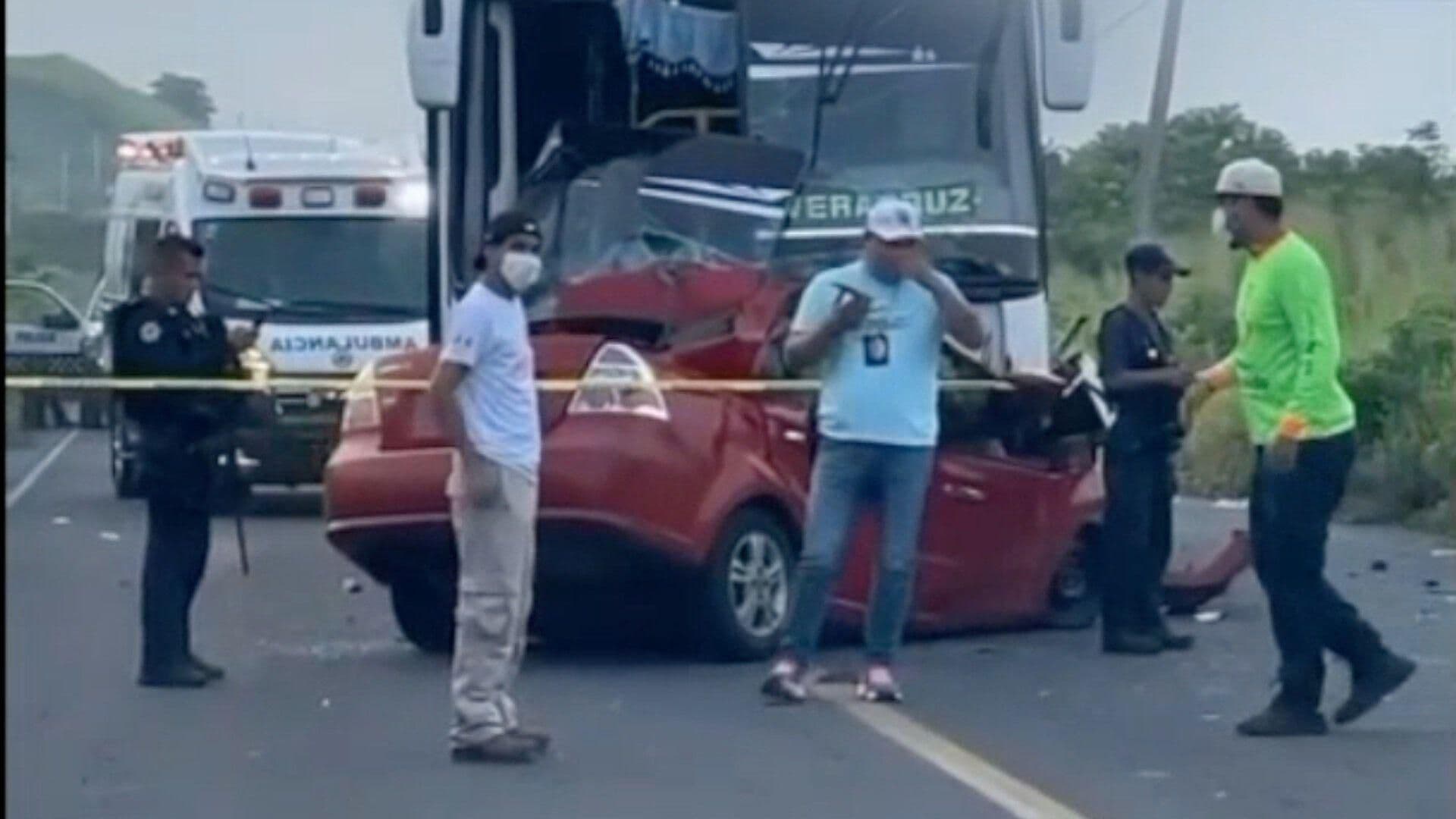 Fuerte Accidente en la Carretera Paso del Toro - Alvarado Deja una Familia Muerta