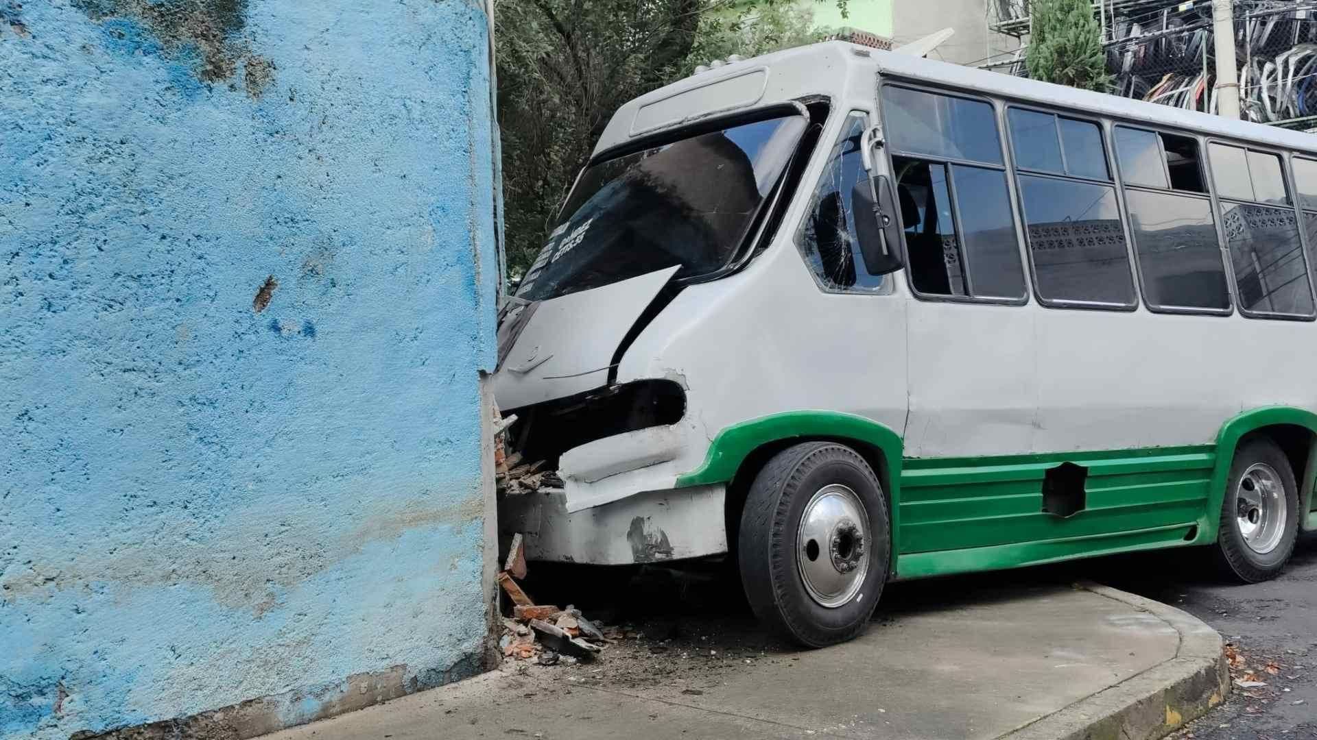 Así Ocurrió el Choque de Micro contra Vivienda y Autos en la Peralvillo, CDMX