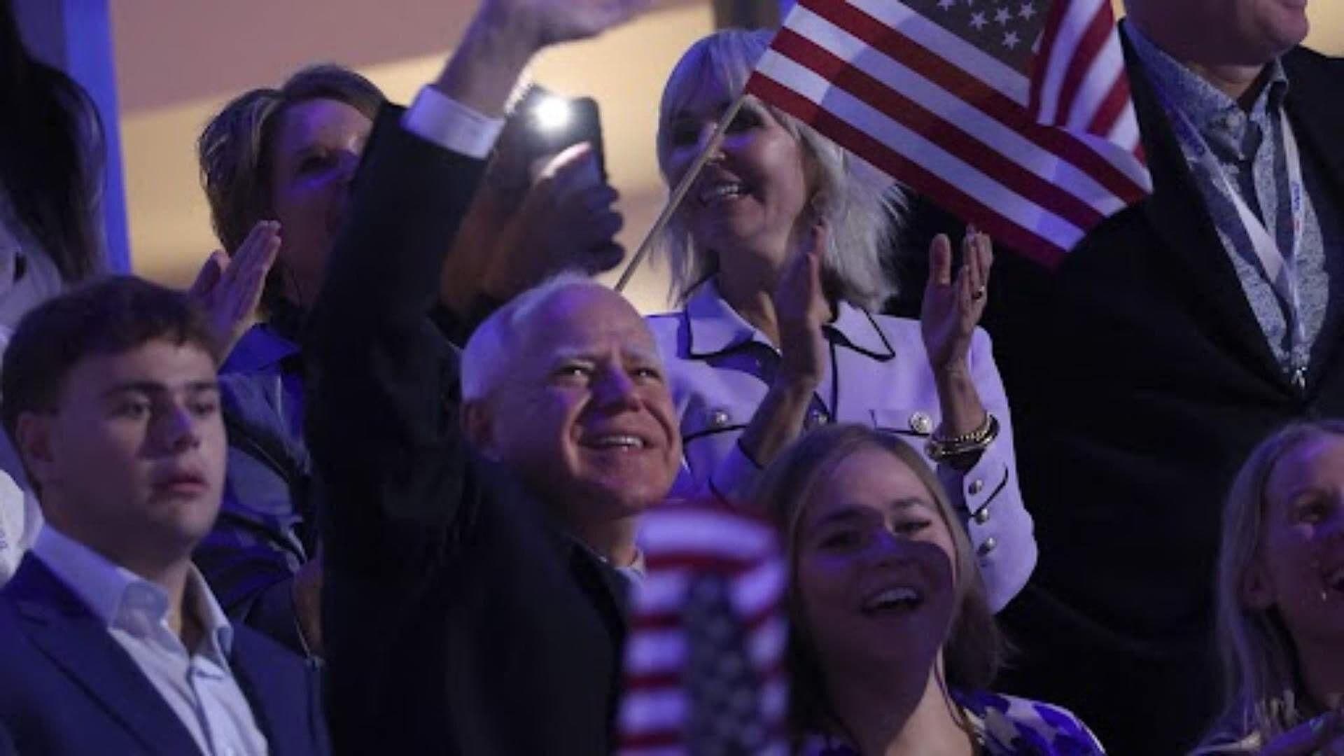 Video: Tim Walz Baila y Celebra con su Familia Durante la Convención Nacional Demócrata 2024