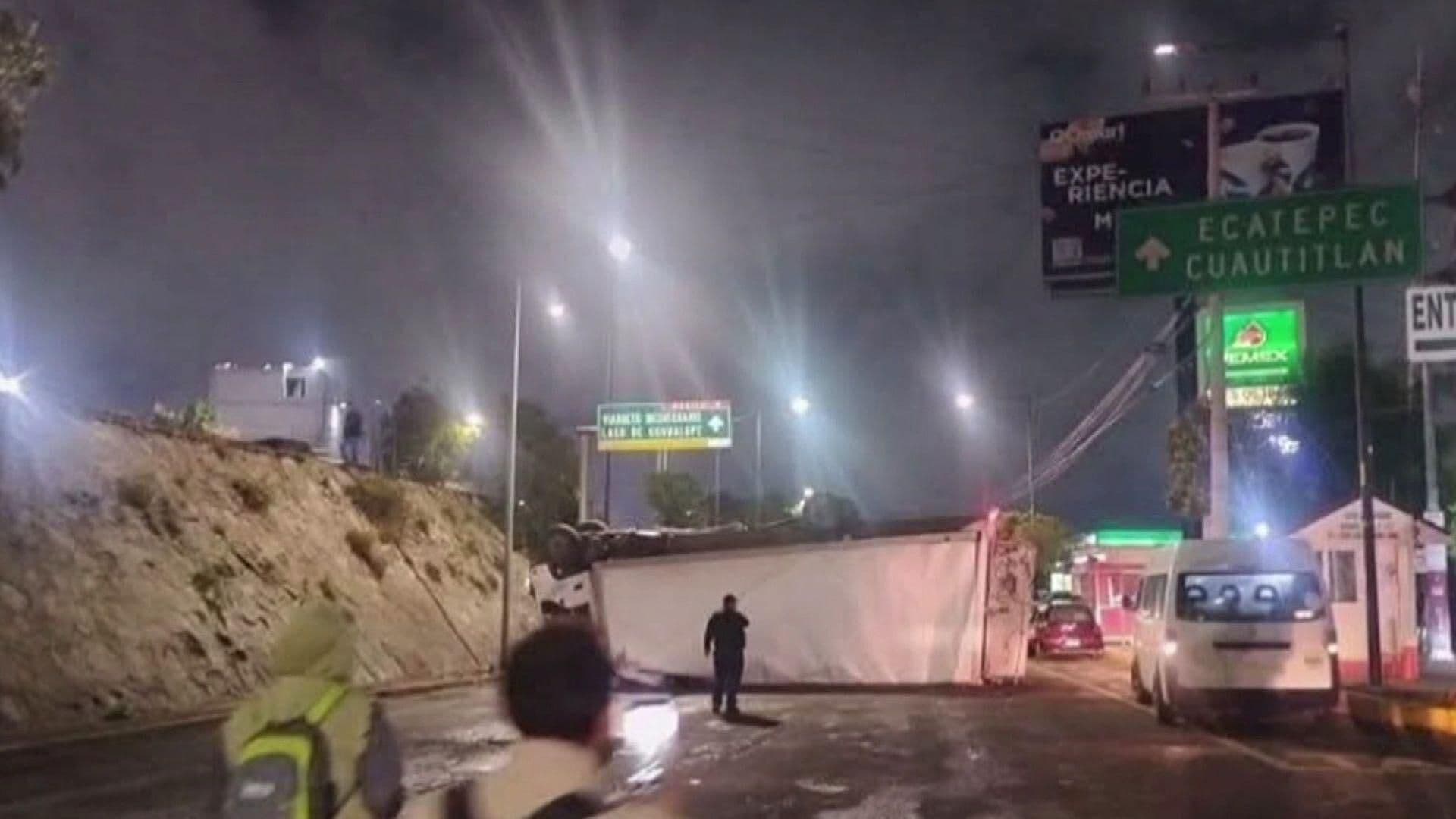 Vuelca Hoy Tráiler en Vía Gustavo Baz en Tlalnepantla, Edomex