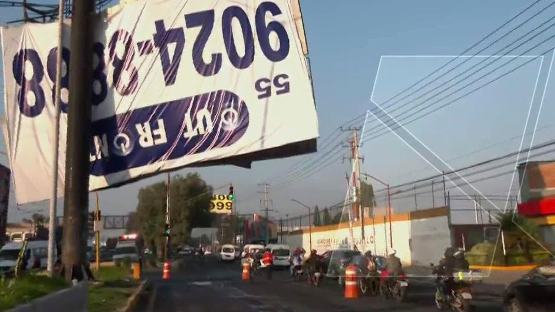 Espectacular, a Punto de Caer en la México-Texcoco: Así Quedó Luego de Volcadura