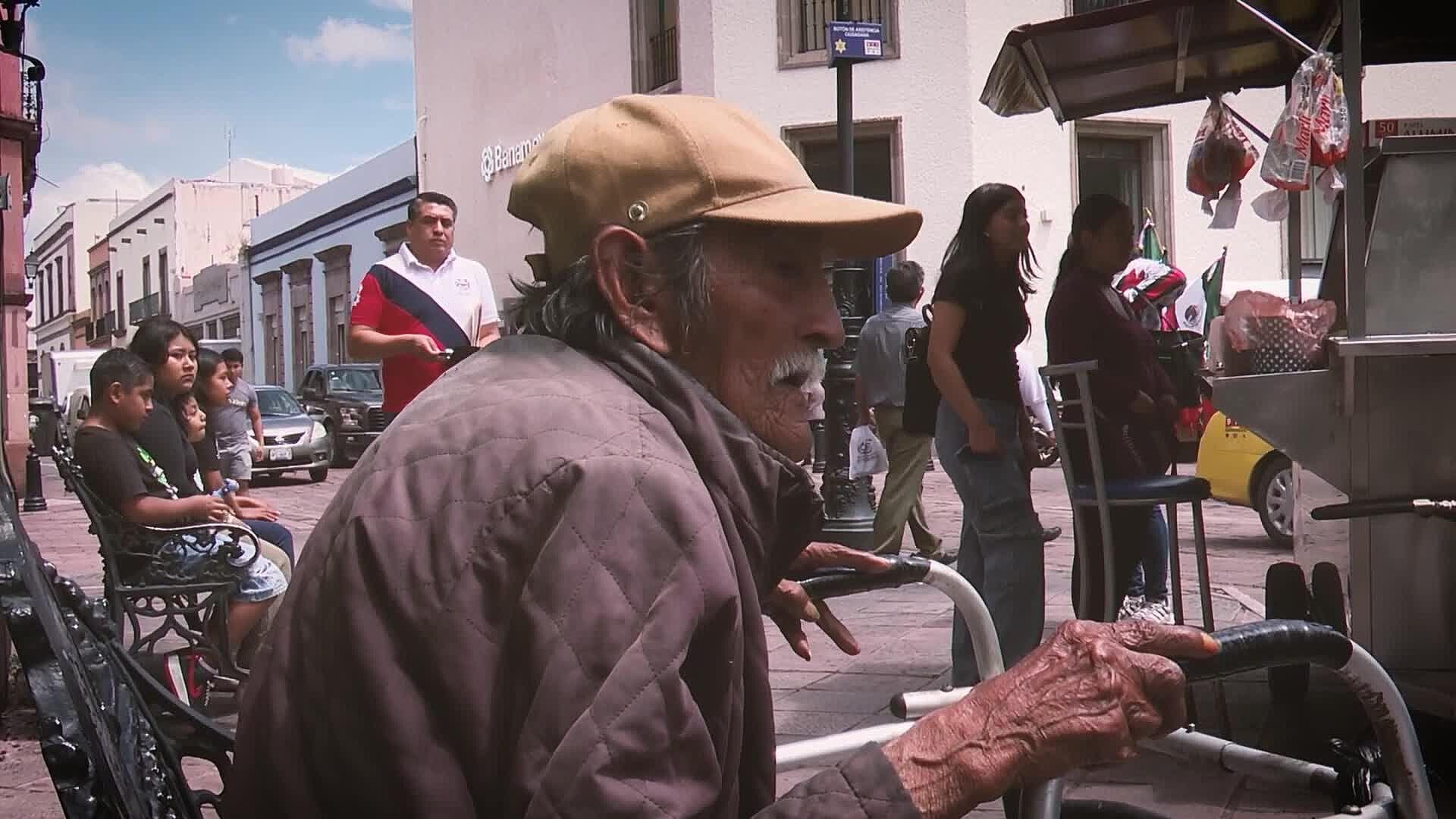 Juan Pablo, el Abuelito de 94 Años que Sigue Trabajando en Querétaro por su Familia