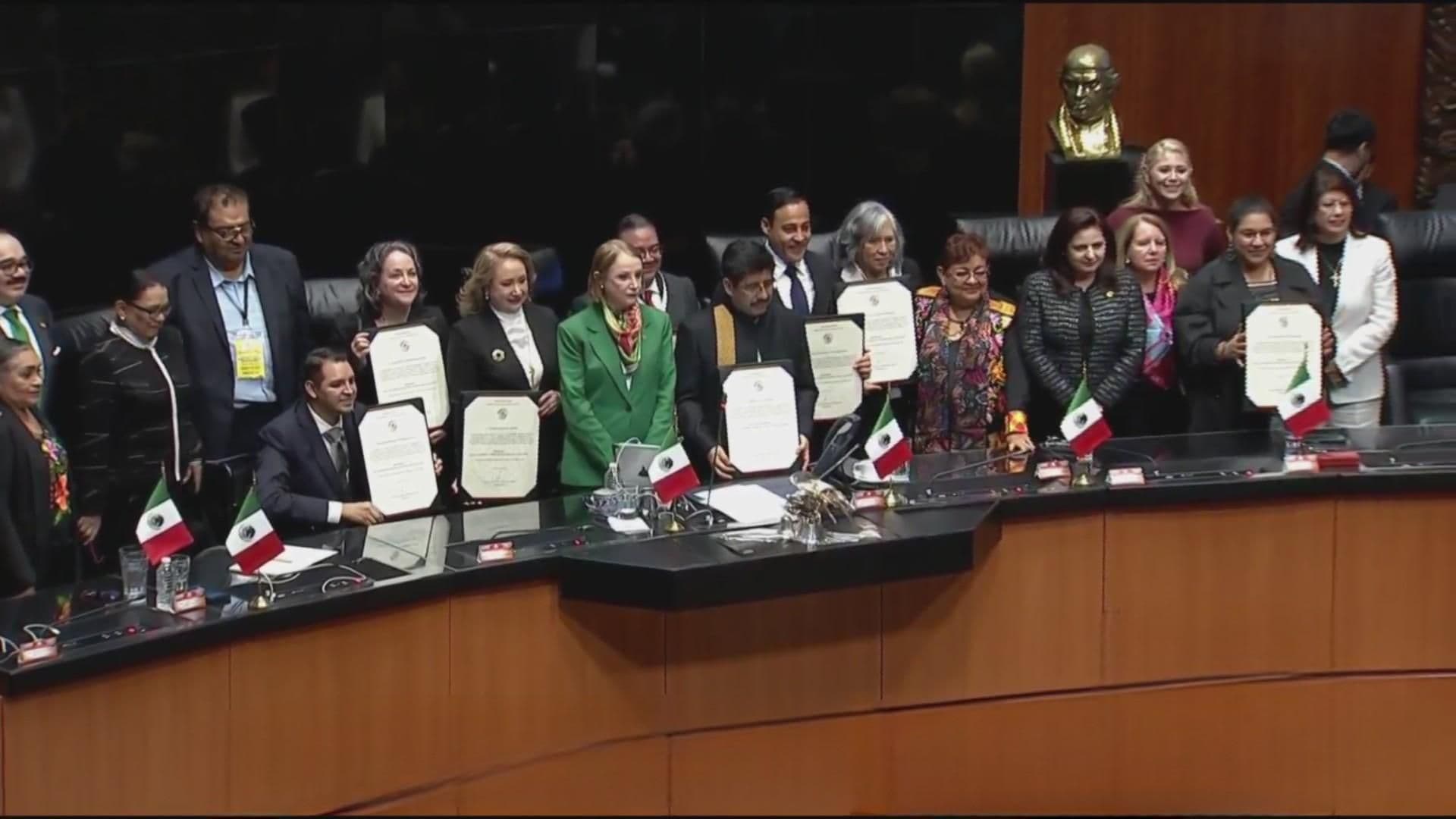 Hugo Aguilar y Ministros Electos Reciben Constancia en la Suprema Corte de Justicia