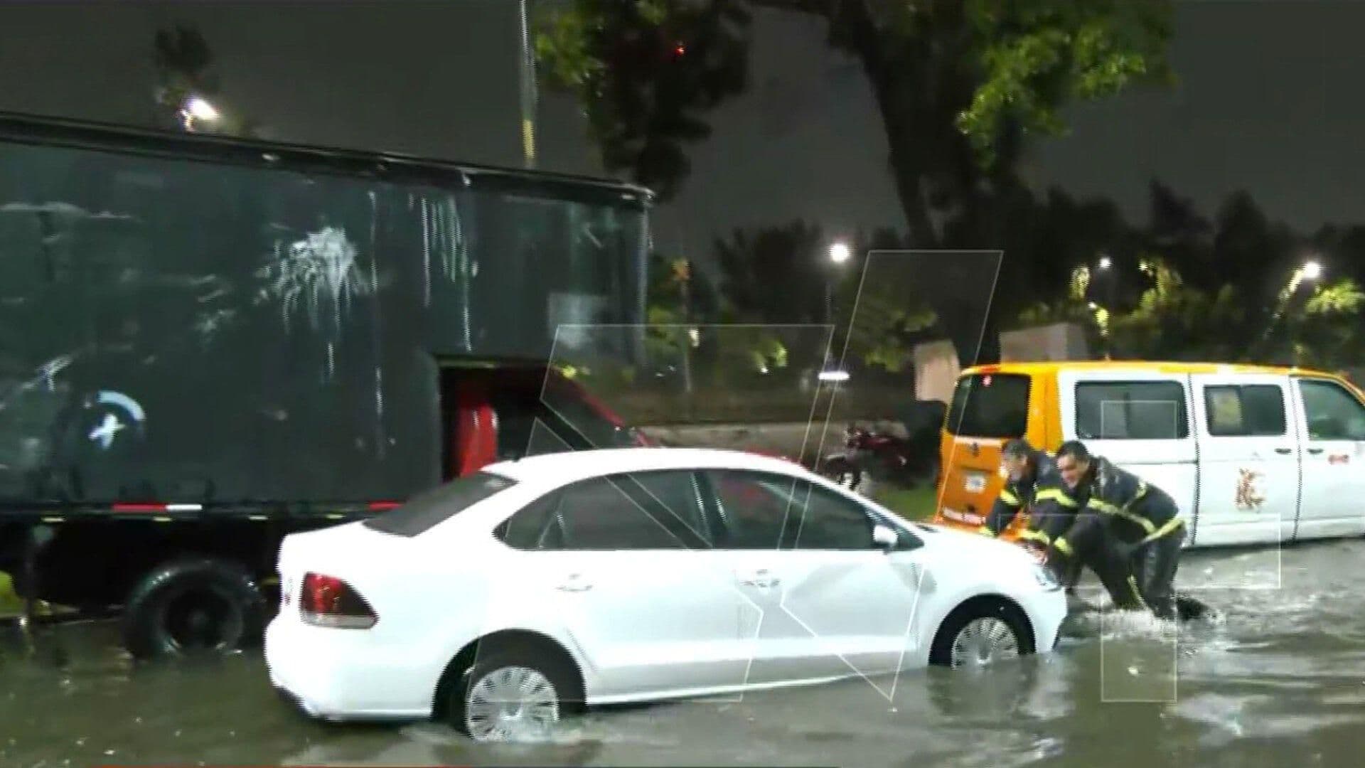 Inundación Colapsa Calzada Ignacio Zaragoza en Iztacalco, Hacia Churubusco: Autos Quedan Varados