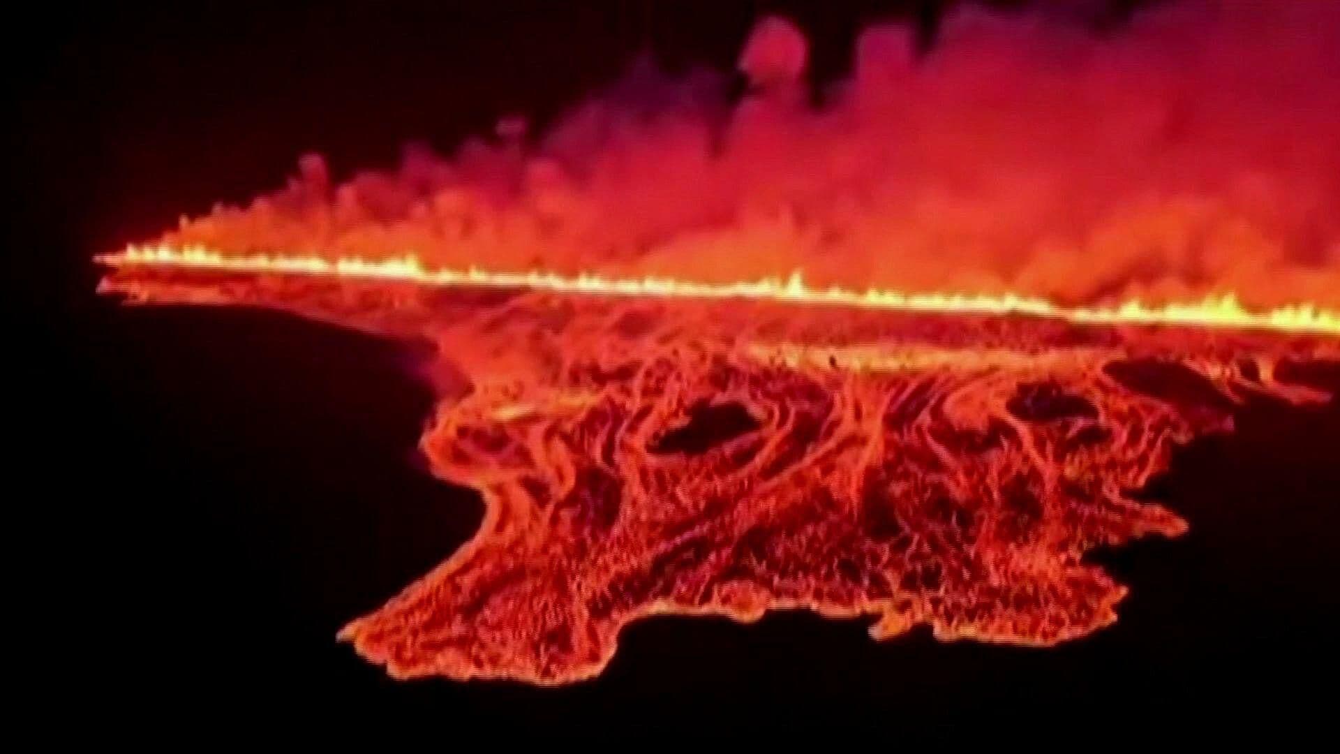 Volcán en Islandia, en Erupción Tras Serie de Sismos y Arroja Lava sin Control