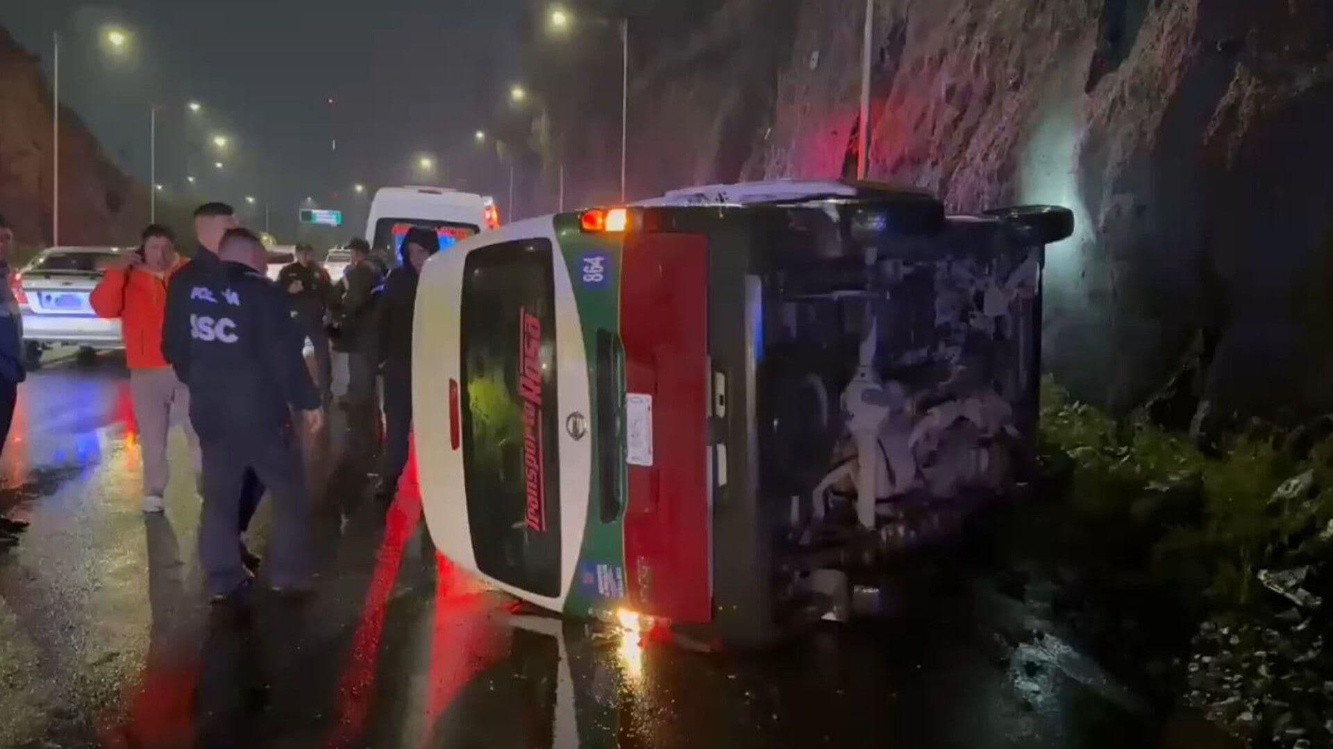 Volcadura de Combi de Transporte Público Deja 15 Heridos en Insurgentes y México-Pachuca